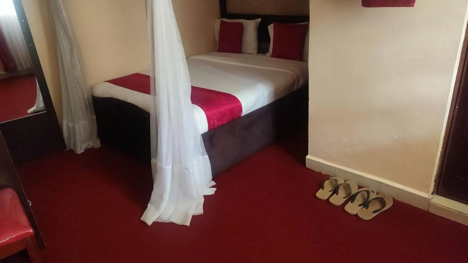 Bed in Gardens Executive Suites