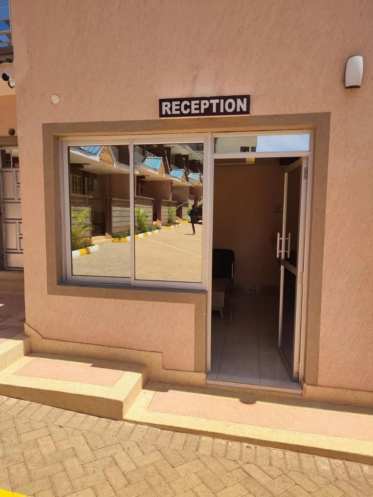 concierge in Gardens Executive Suites