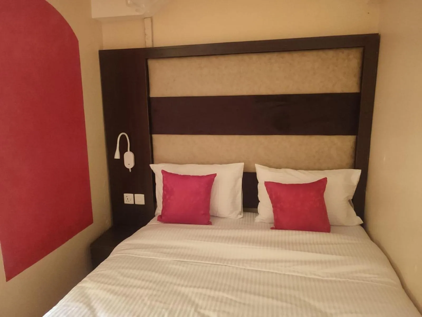 Bed in Gardens Executive Suites