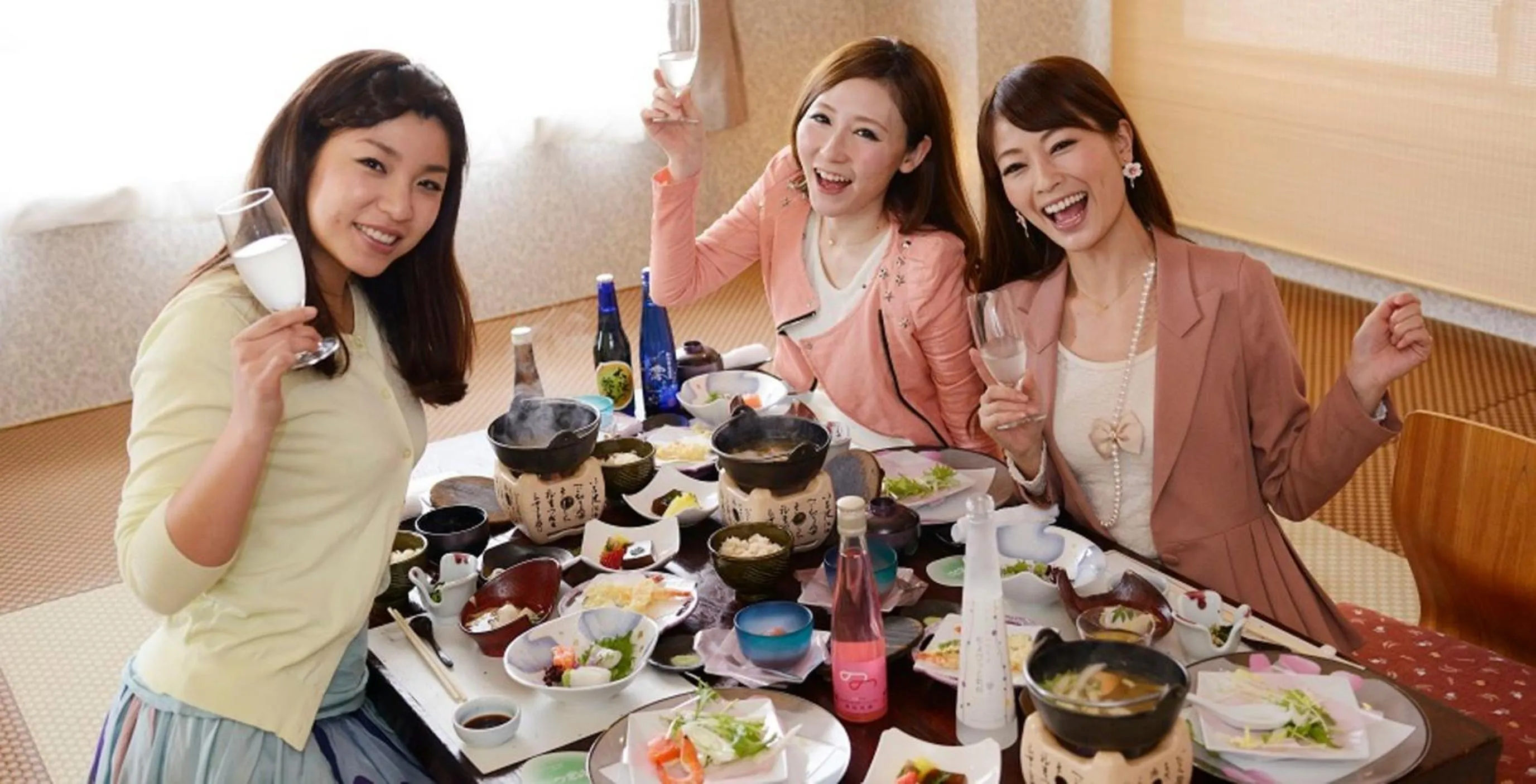 Food and drinks in Hotel Seiryu Japanese Spa inn with spectacular view in Osaka