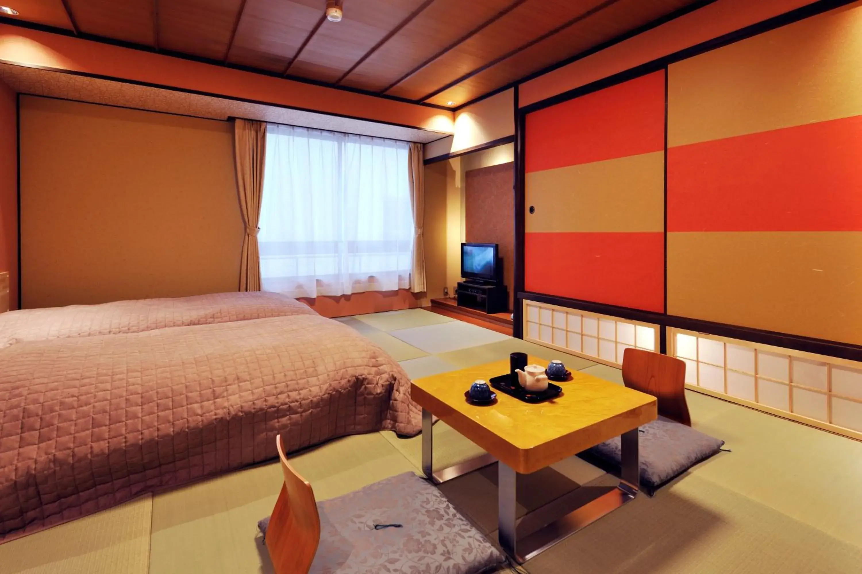 Bedroom, Bed in Hotel Seiryu Japanese Spa inn with spectacular view in Osaka Bedroom, Bed in Hotel Seiryu Japanese Spa inn with spectacular view in Osaka