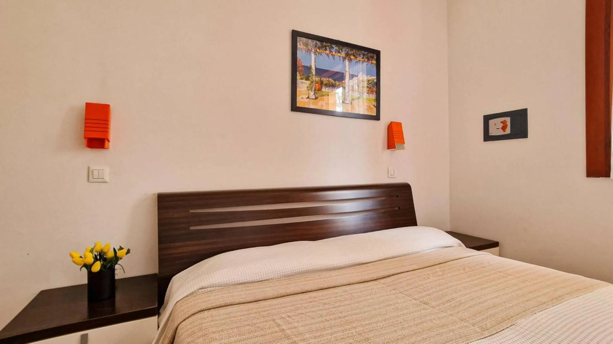 Bed in Bright flat in residence with pool - Beahost