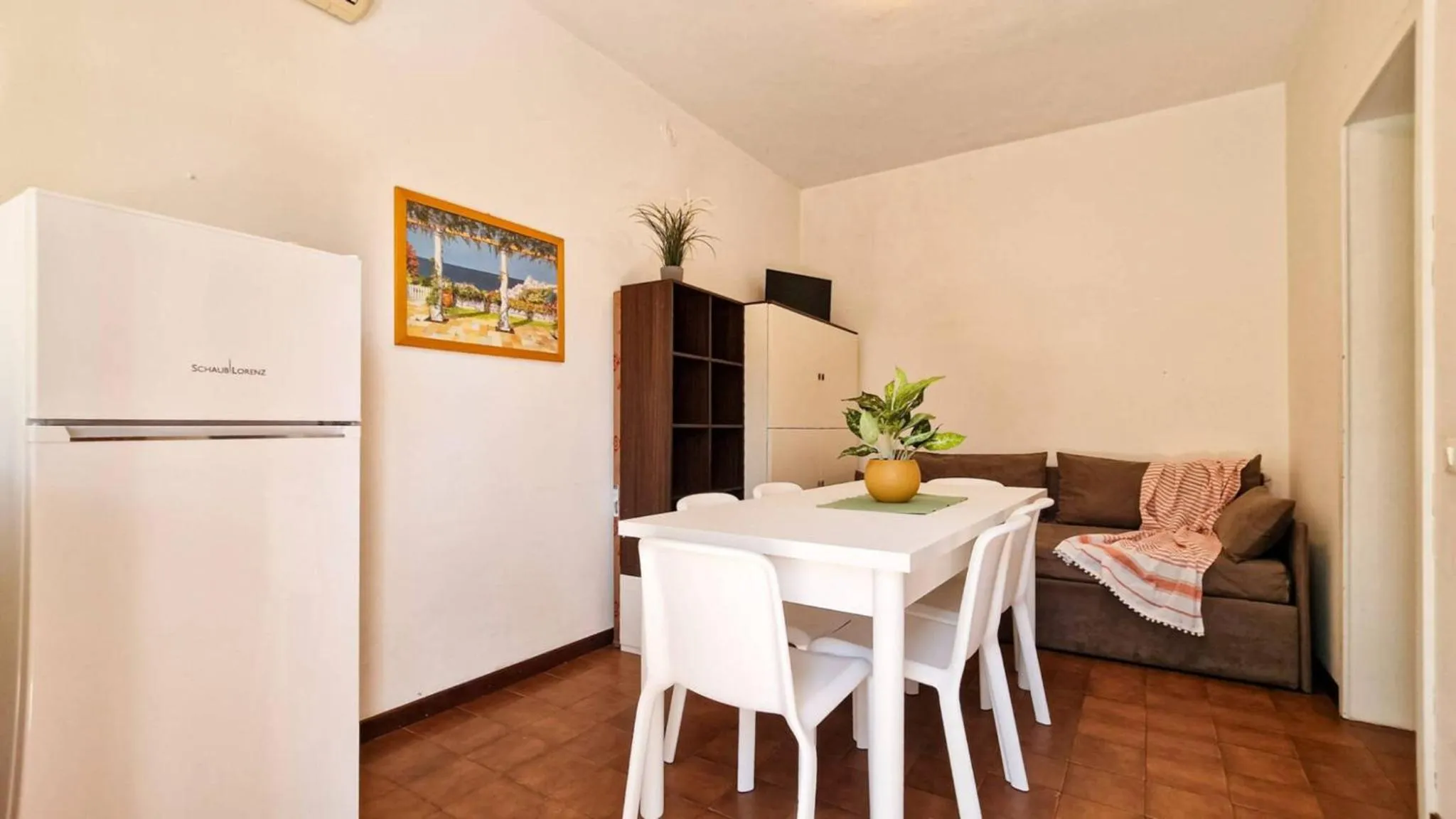 Decorative detail in Bright flat in residence with pool - Beahost