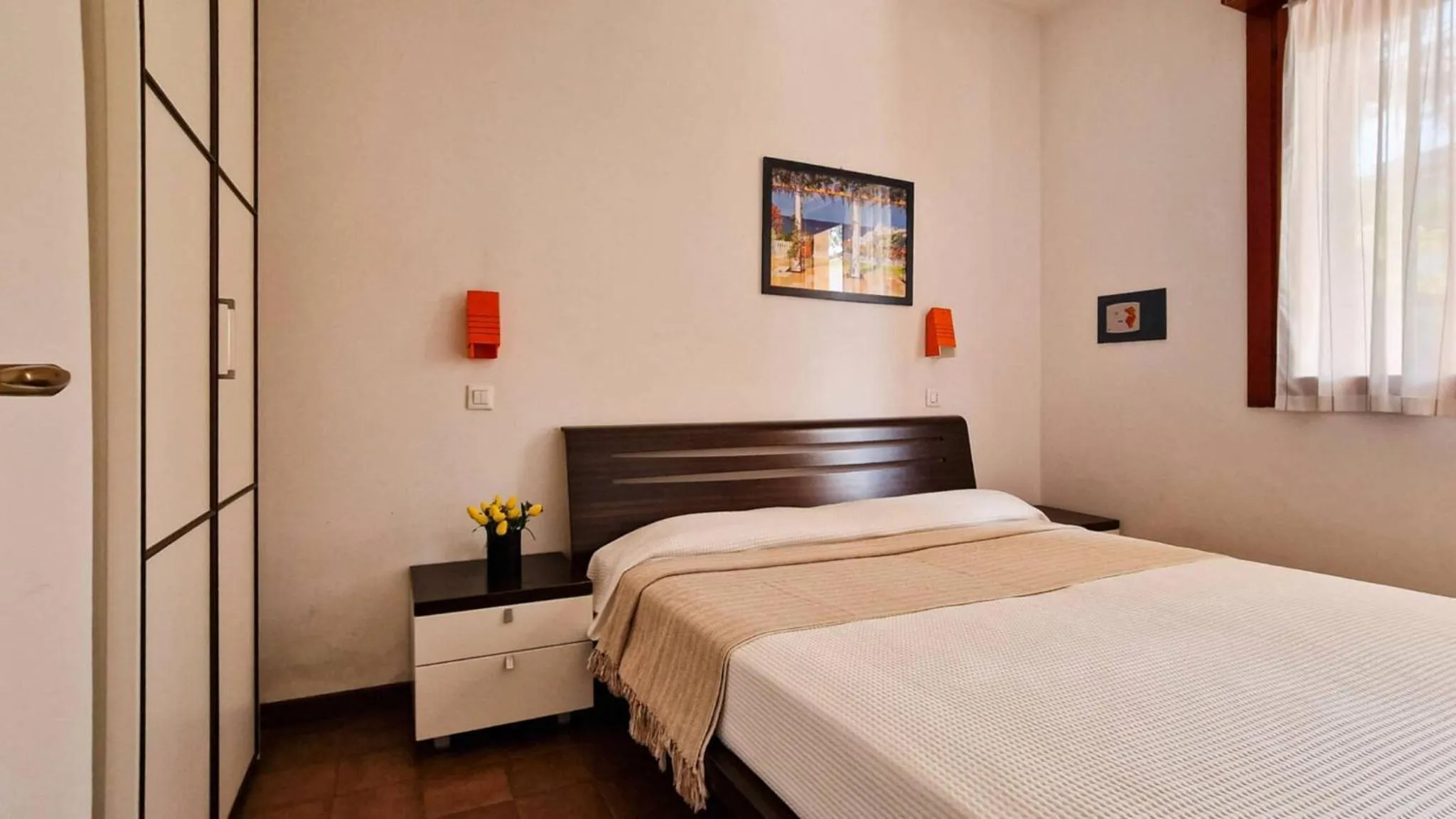 Bed in Bright flat in residence with pool - Beahost