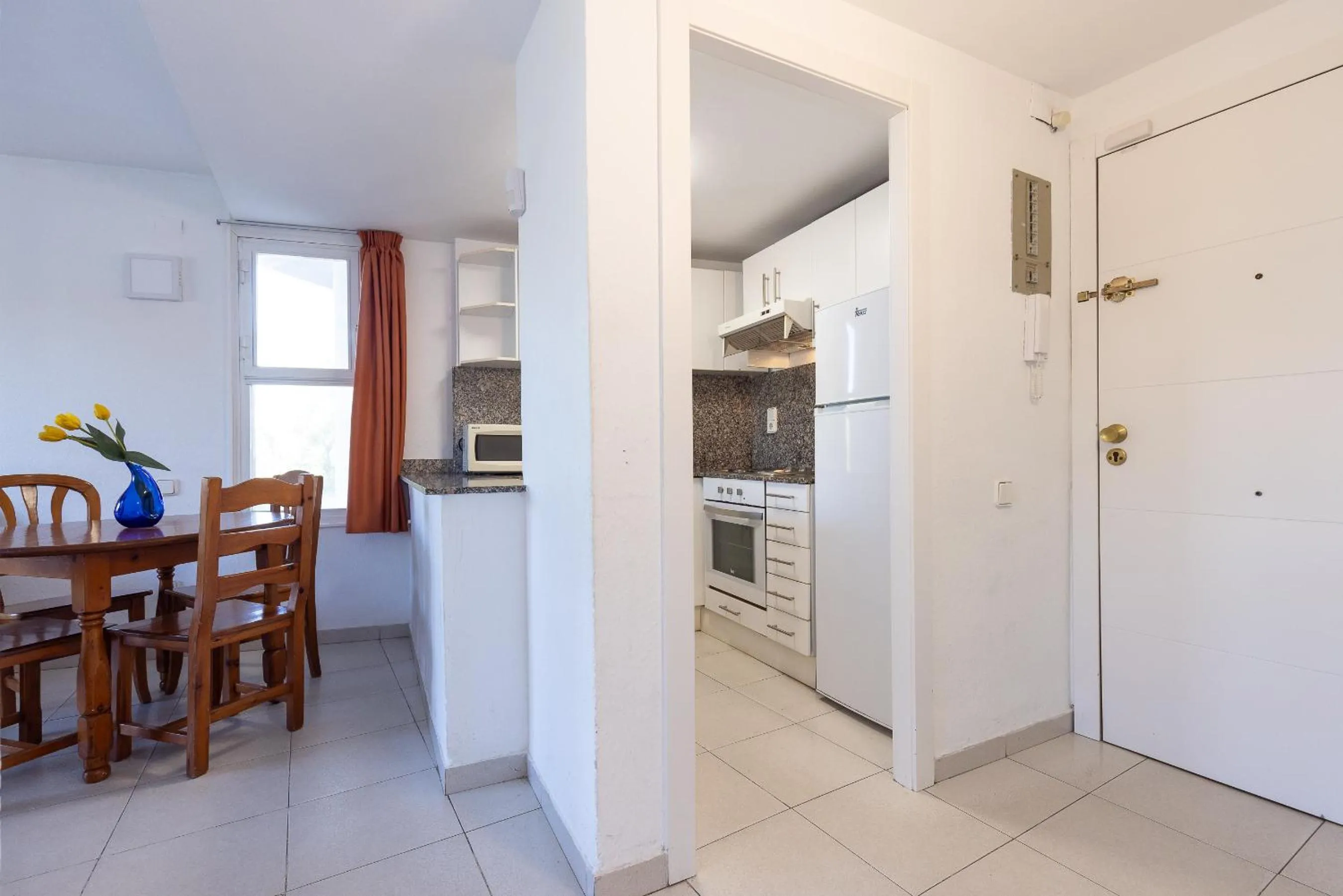 Kitchen or kitchenette in Rentalmar Royal