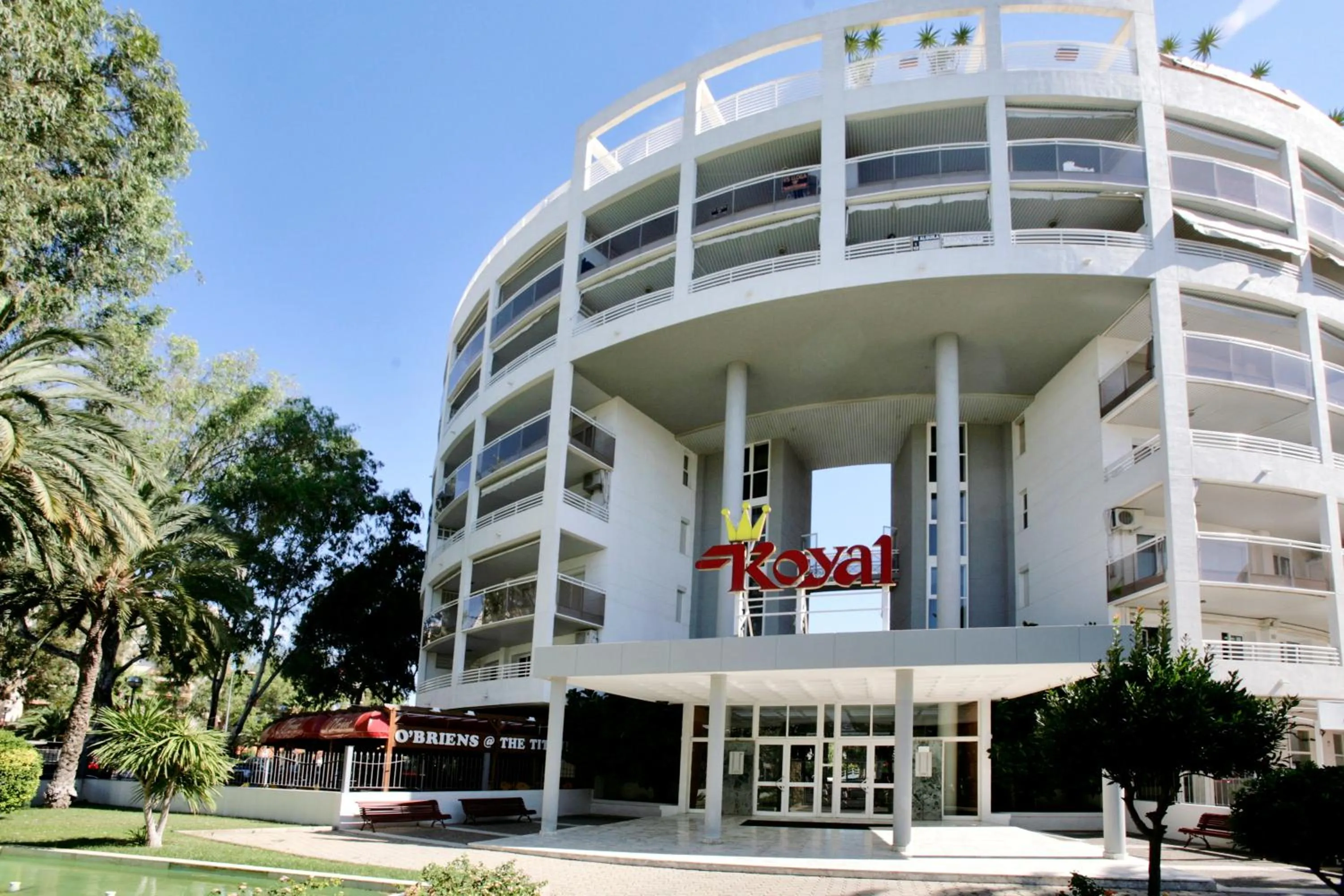 Property building in Rentalmar Royal