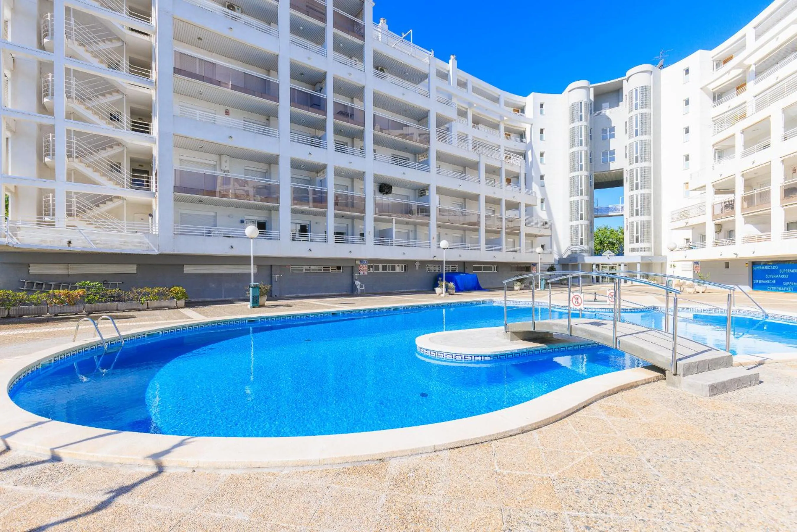 Day in Rentalmar Royal