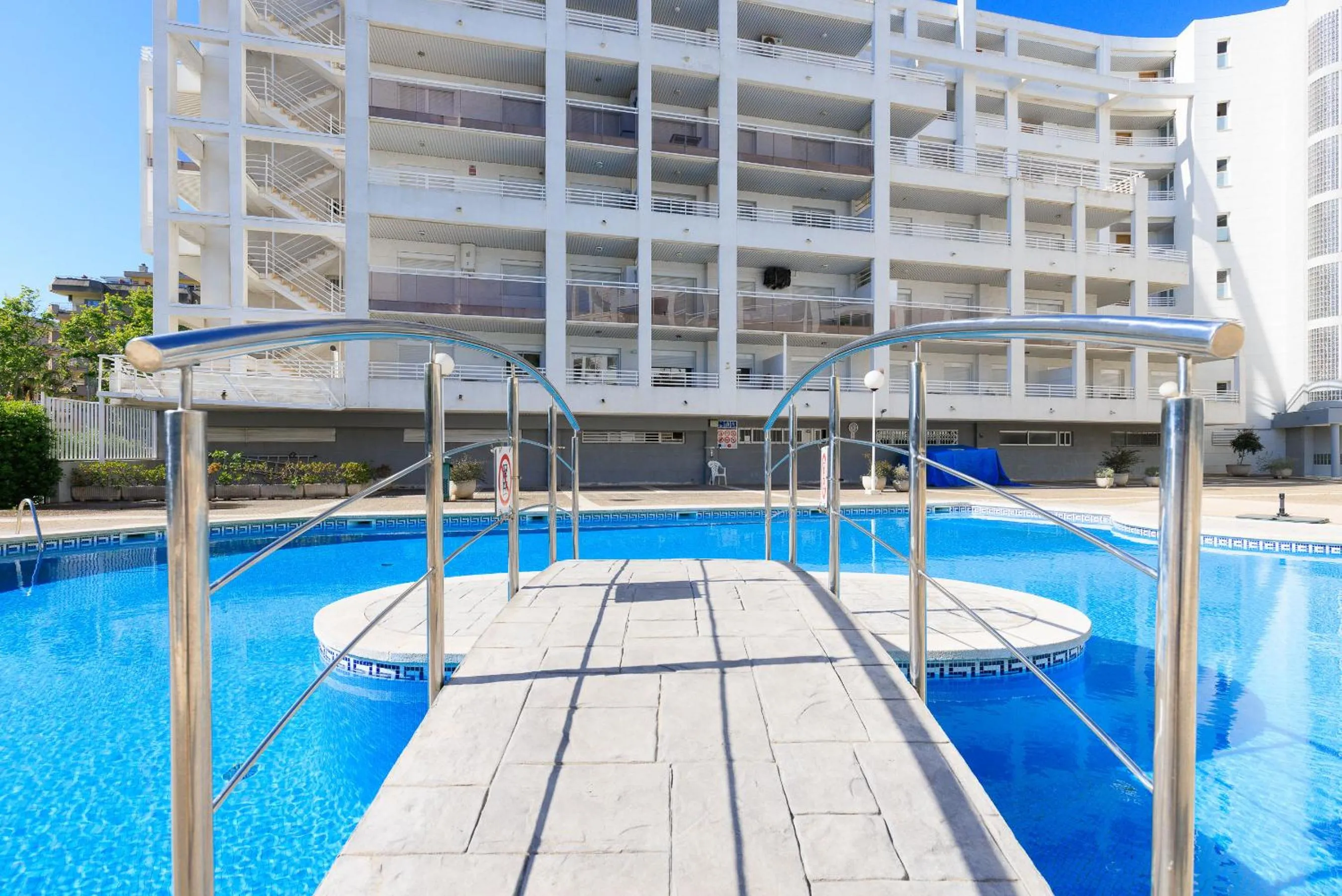 Swimming pool in Rentalmar Royal