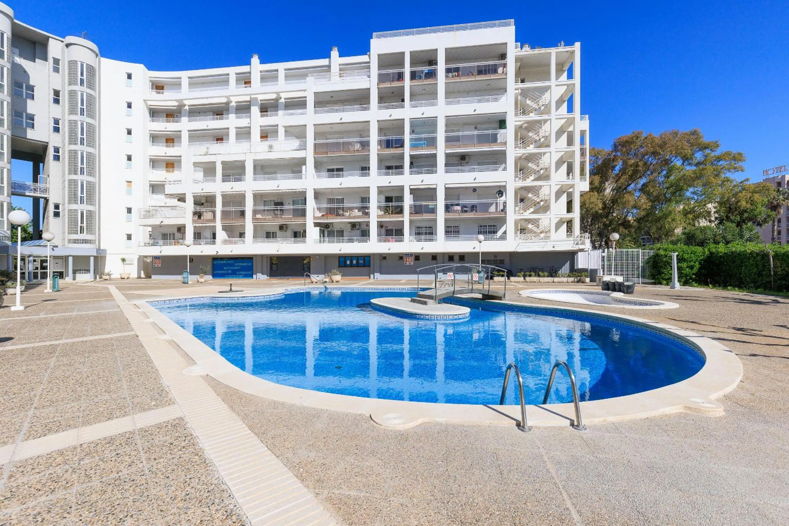 Day in Rentalmar Royal