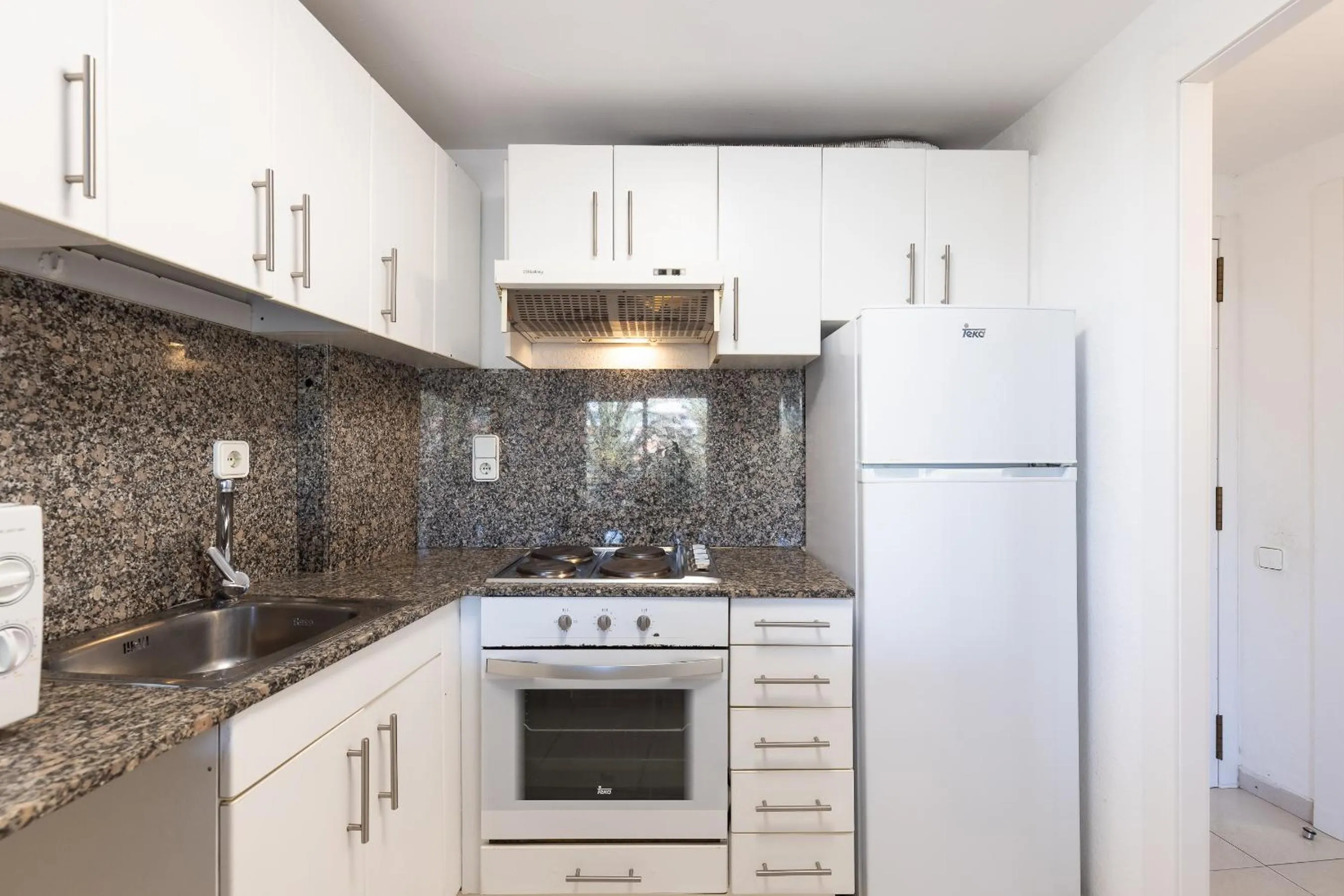 Kitchen or kitchenette in Rentalmar Royal