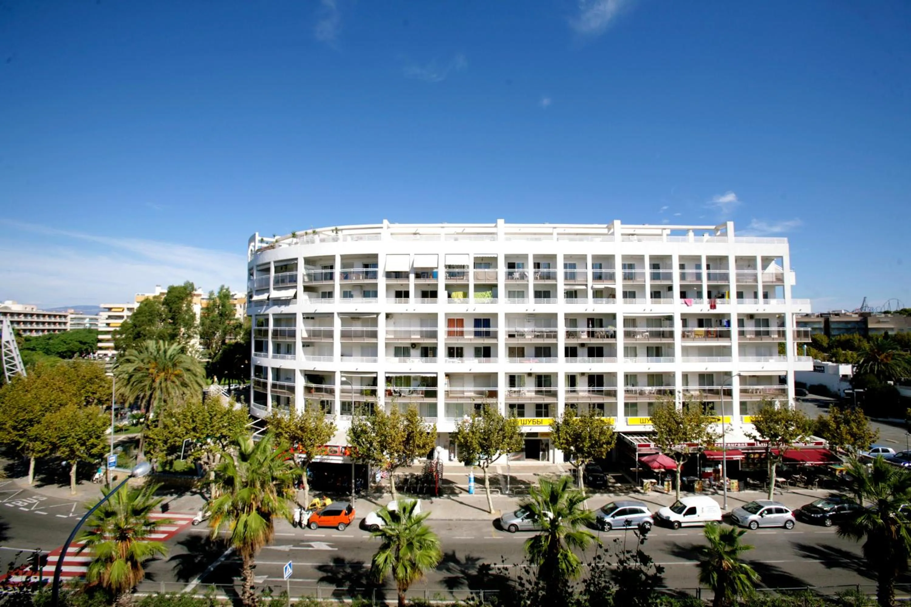 Property building in Rentalmar Royal