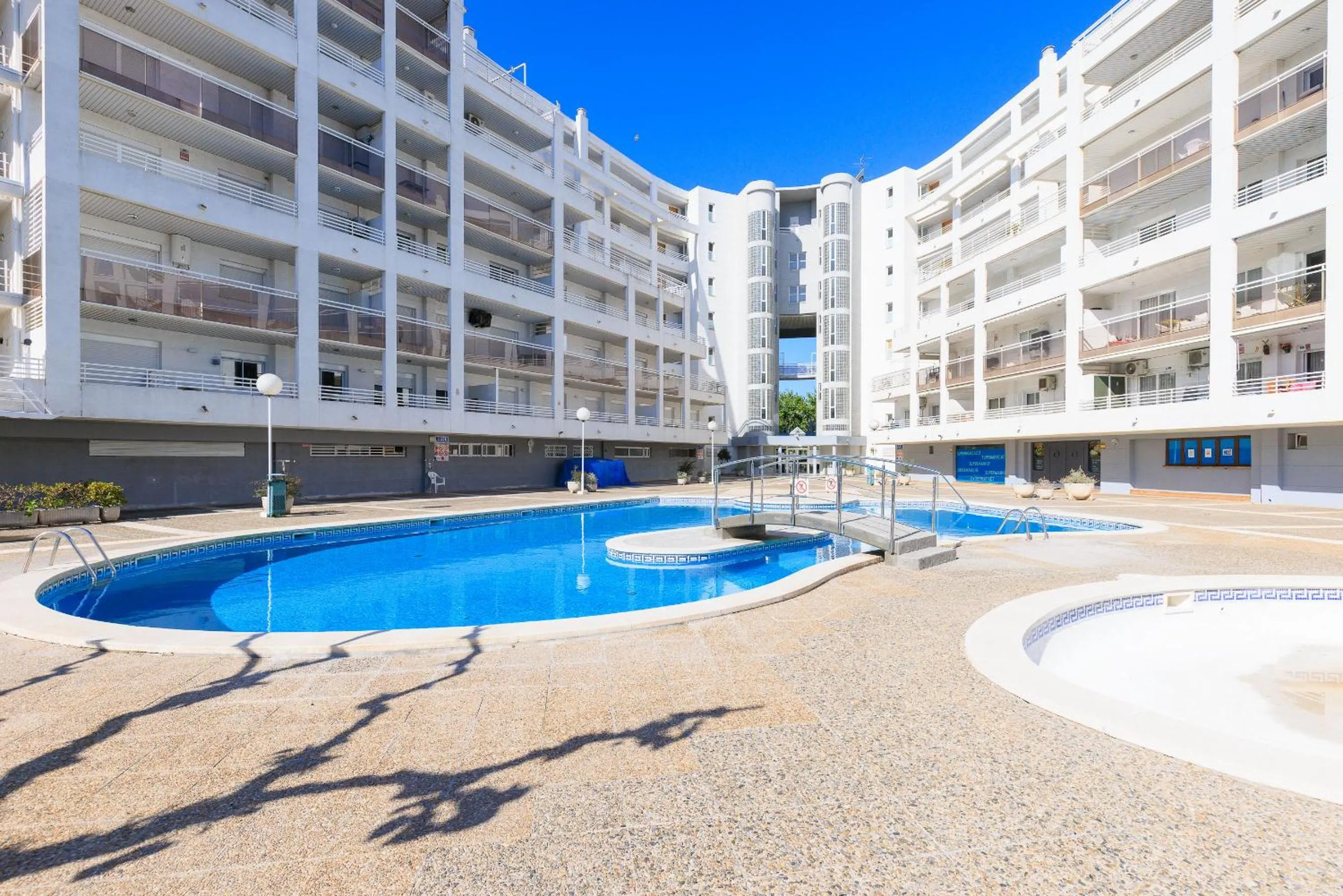 Day in Rentalmar Royal