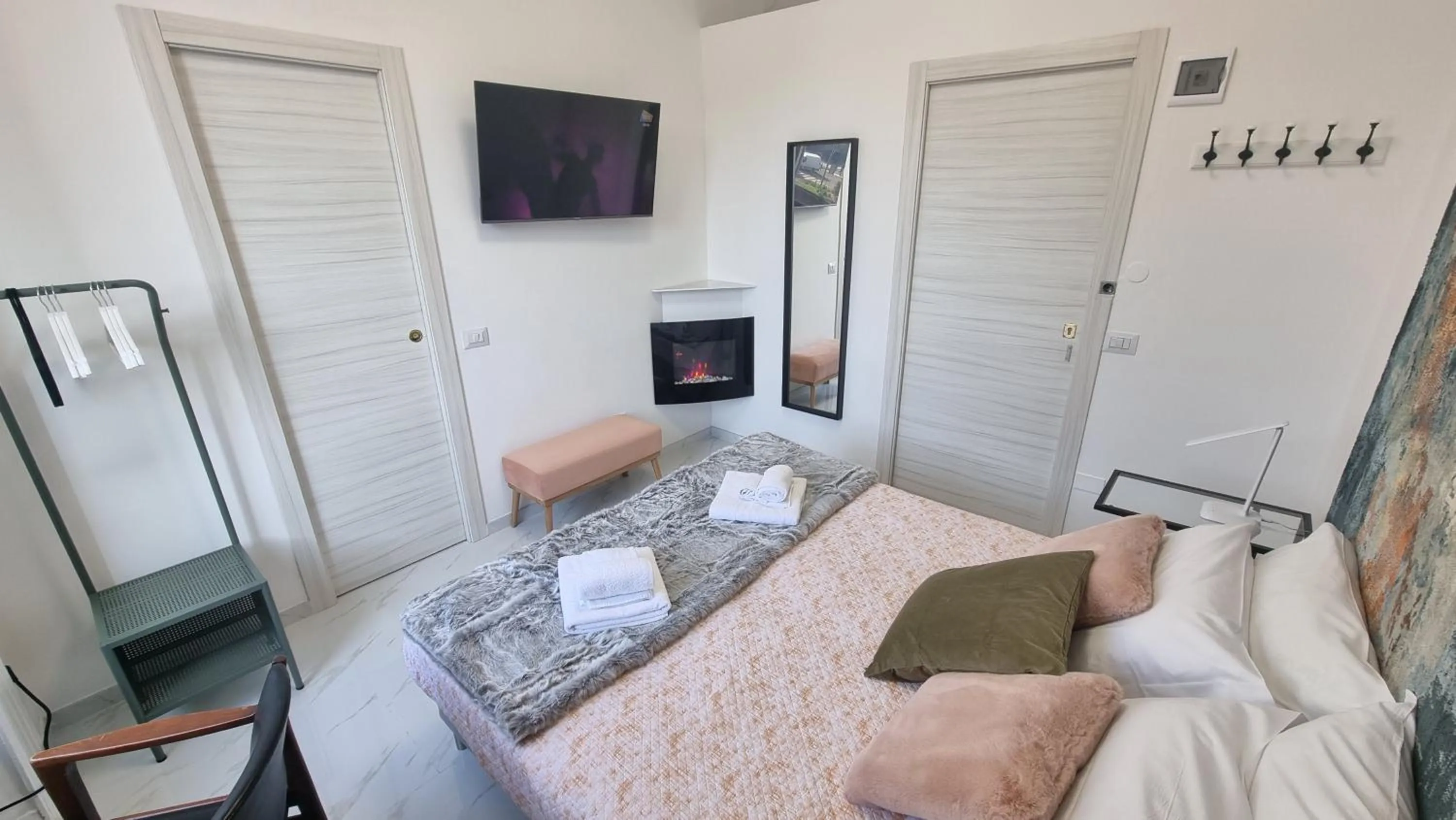 TV and multimedia, Bed in Casa Storica Piazza 5 Giornate