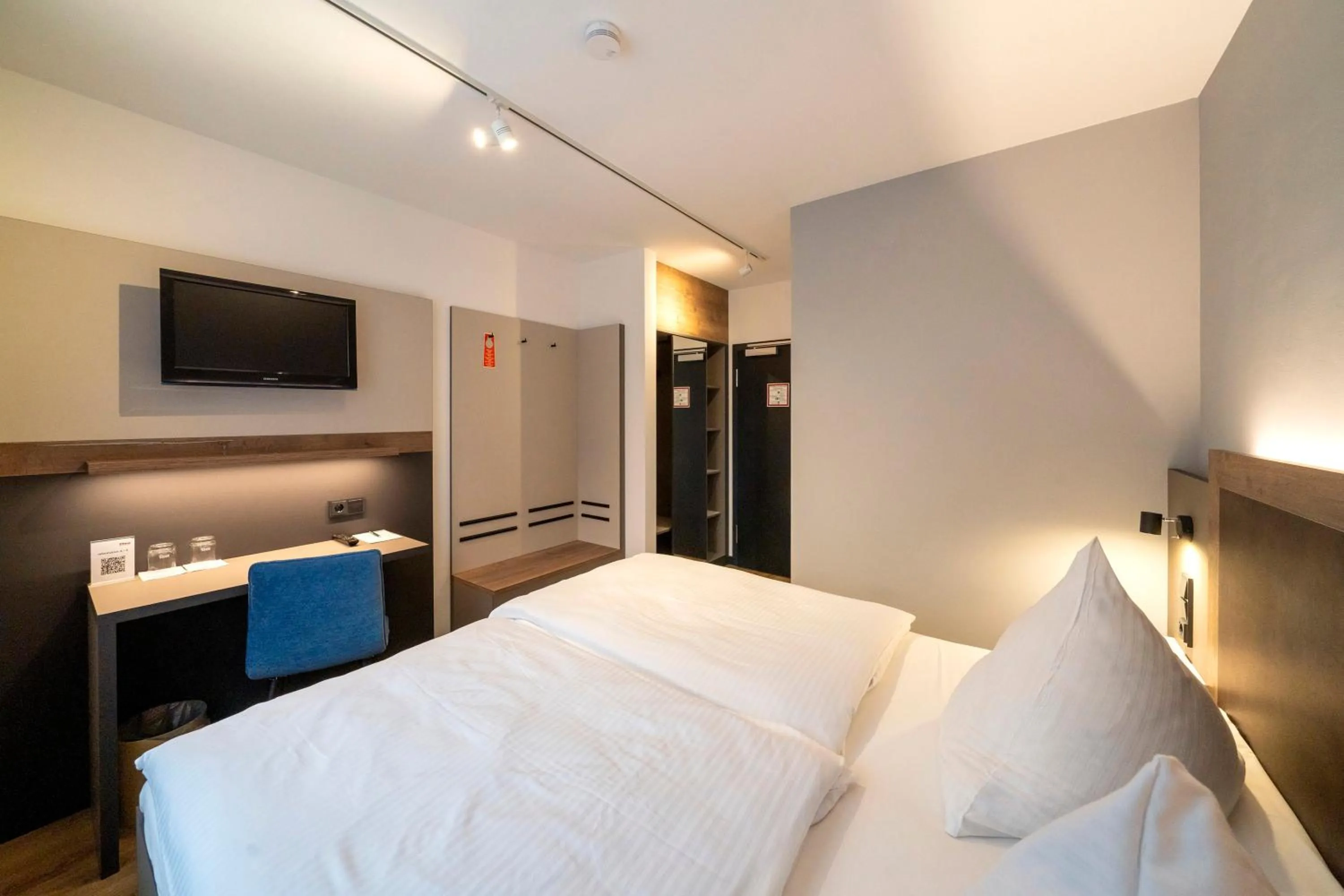 Photo of the whole room, Bed in Hotel zur Post