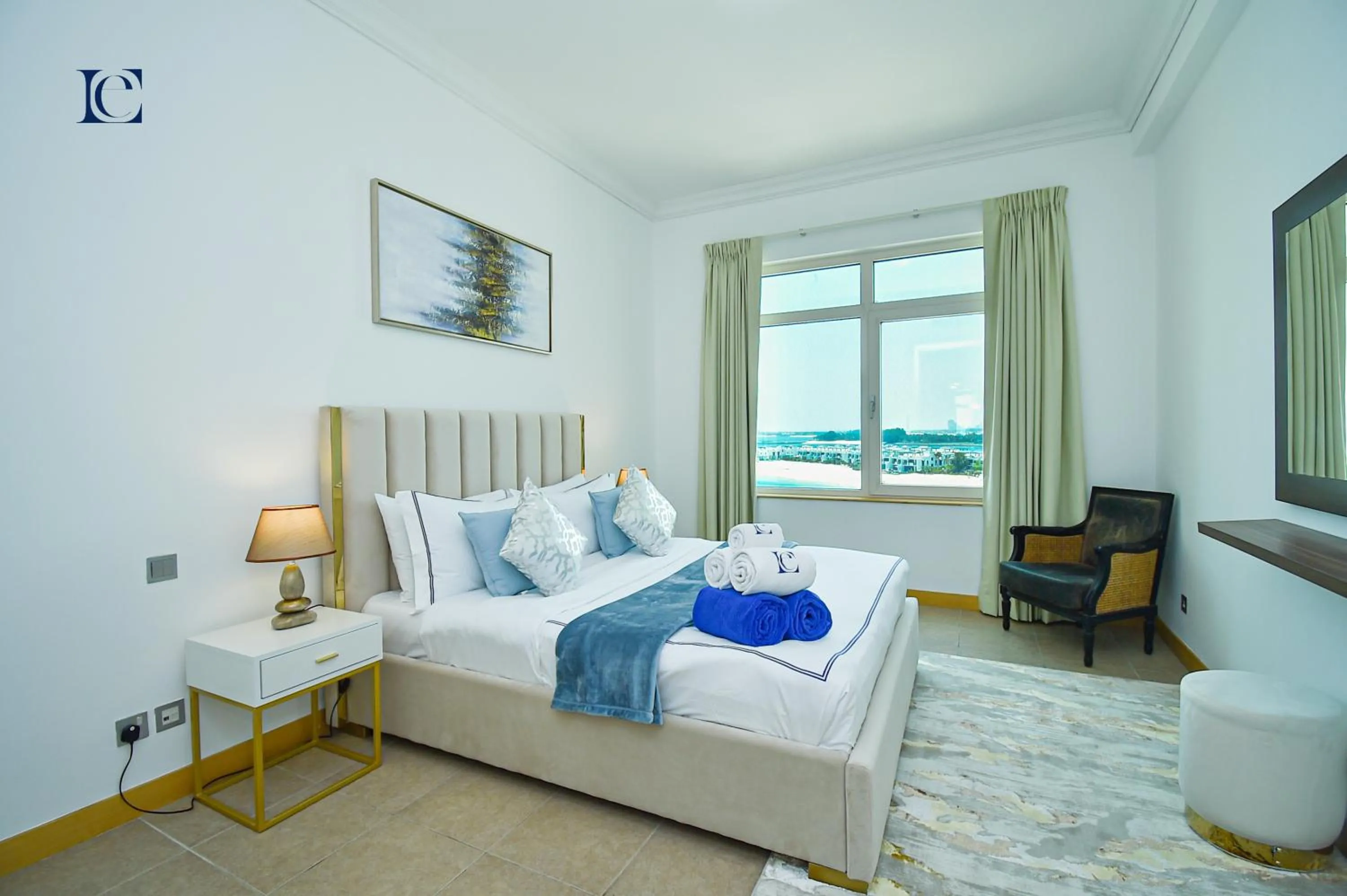 Bed in Luxury Escapes - Palm Jumeirah's Spectacular Ocean-View Apartment - NABAT