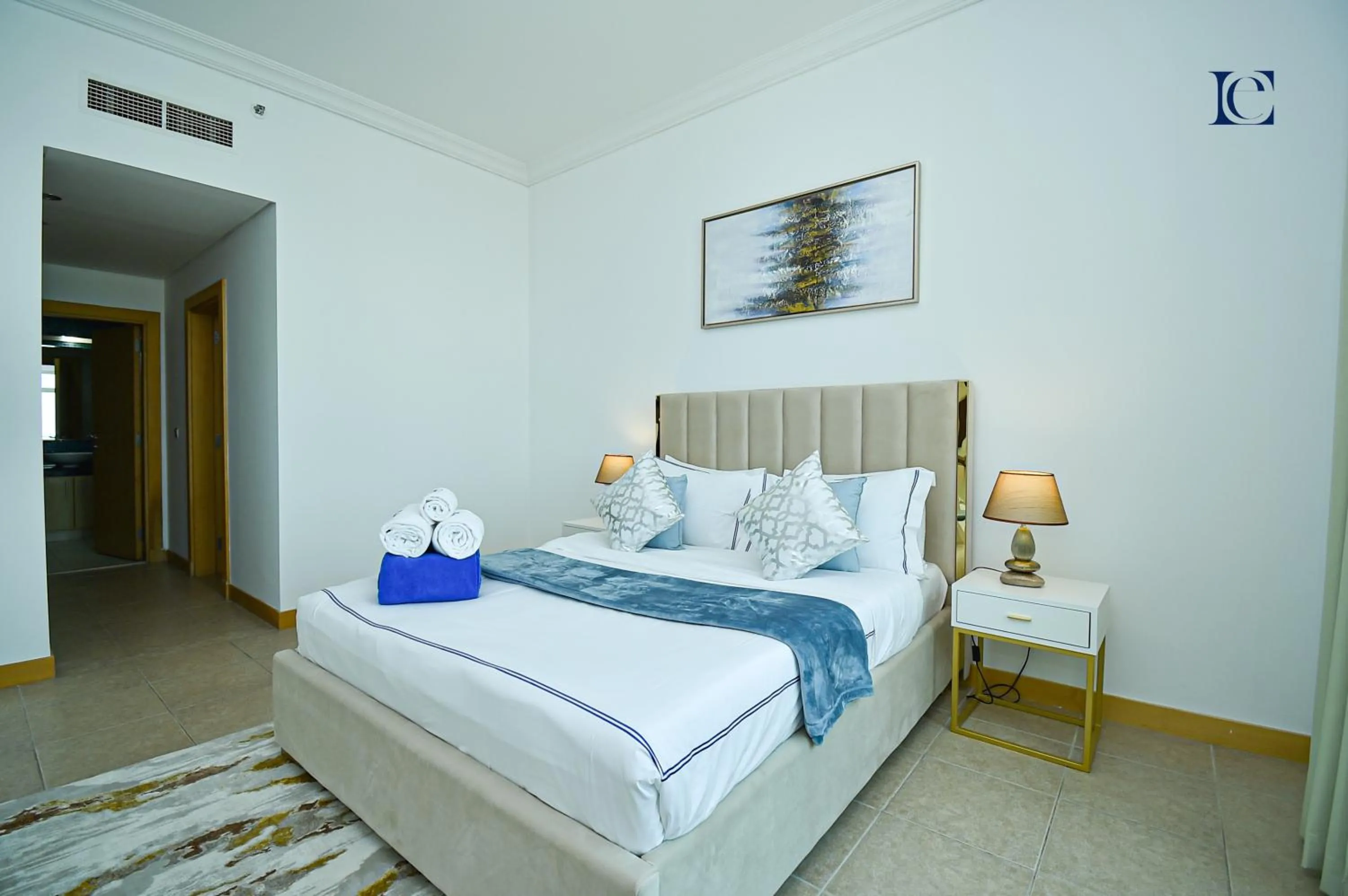 Bed in Luxury Escapes - Palm Jumeirah's Spectacular Ocean-View Apartment - NABAT