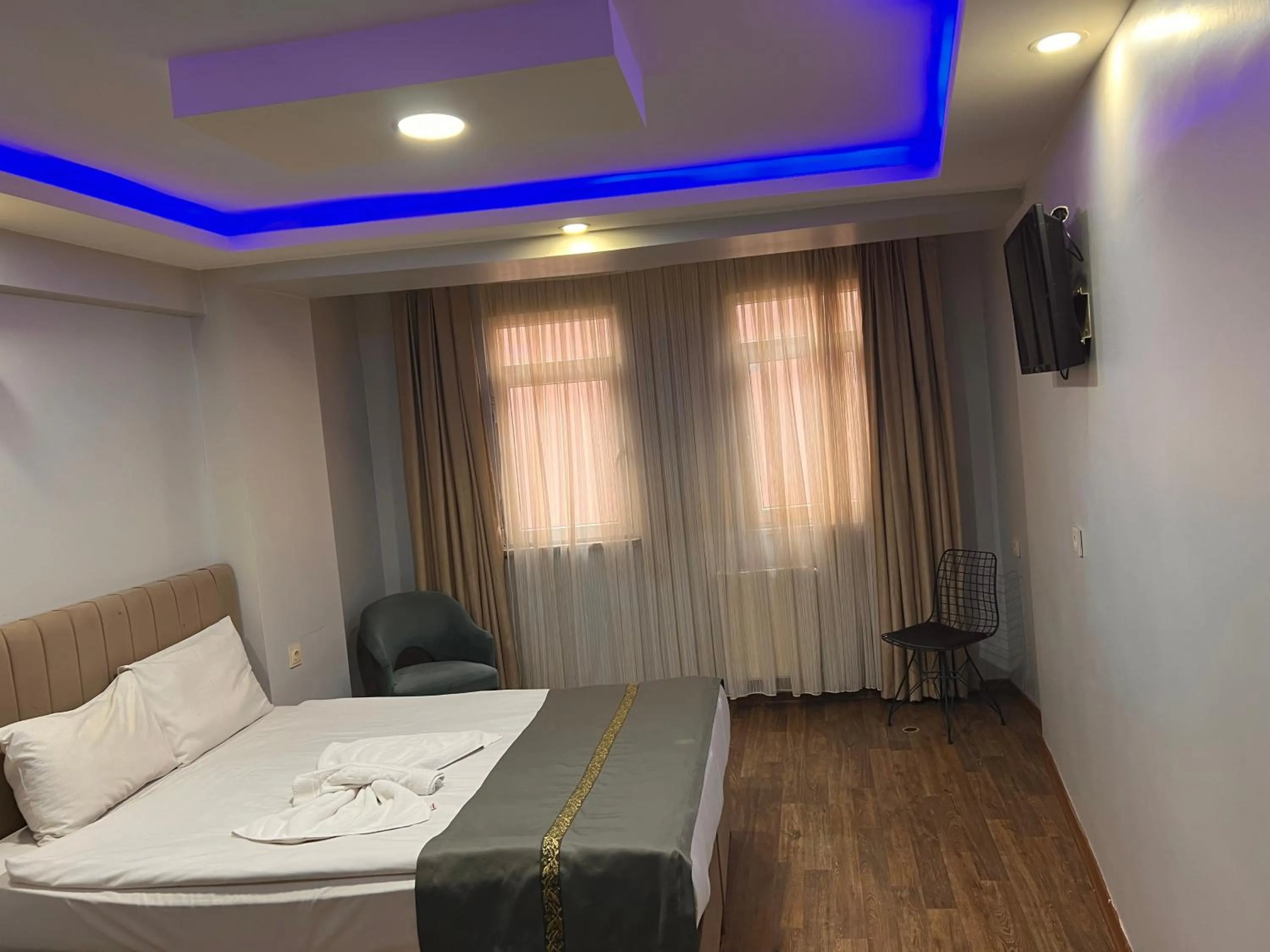 Bedroom, Bed in Sami hotel