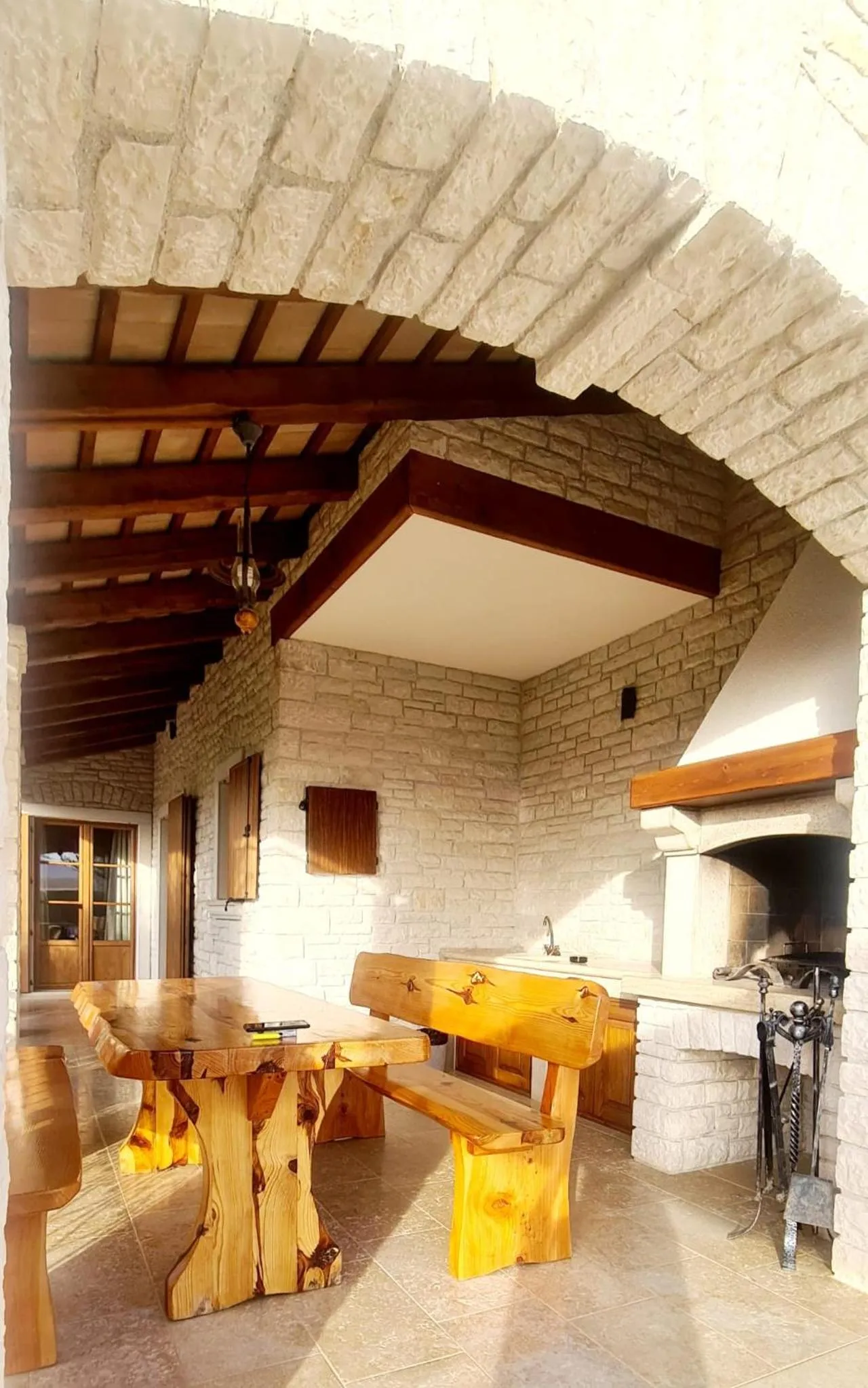 Restaurant/places to eat in Villa Stella