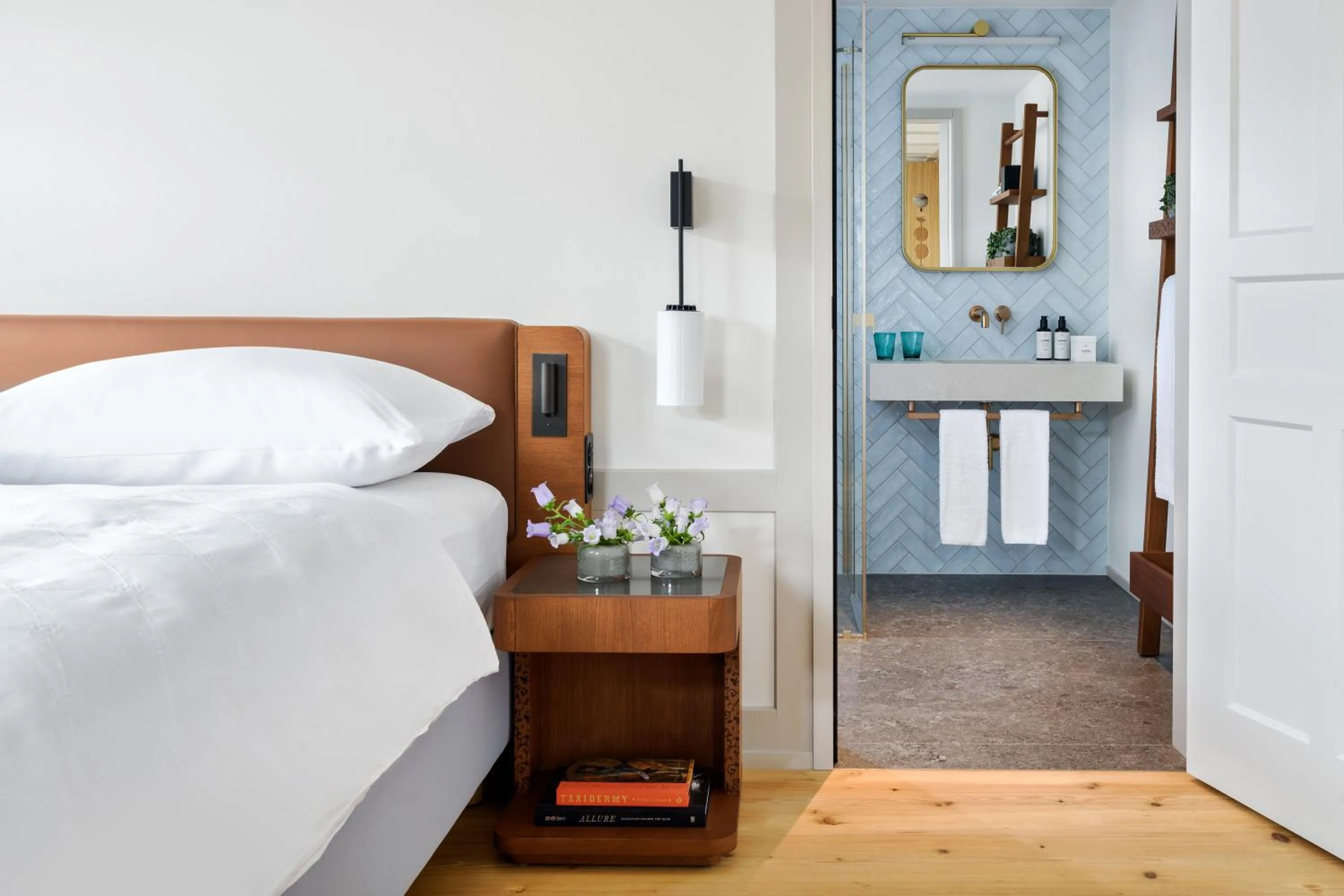 Photo of the whole room, Bed in Appenzeller Huus Löwen