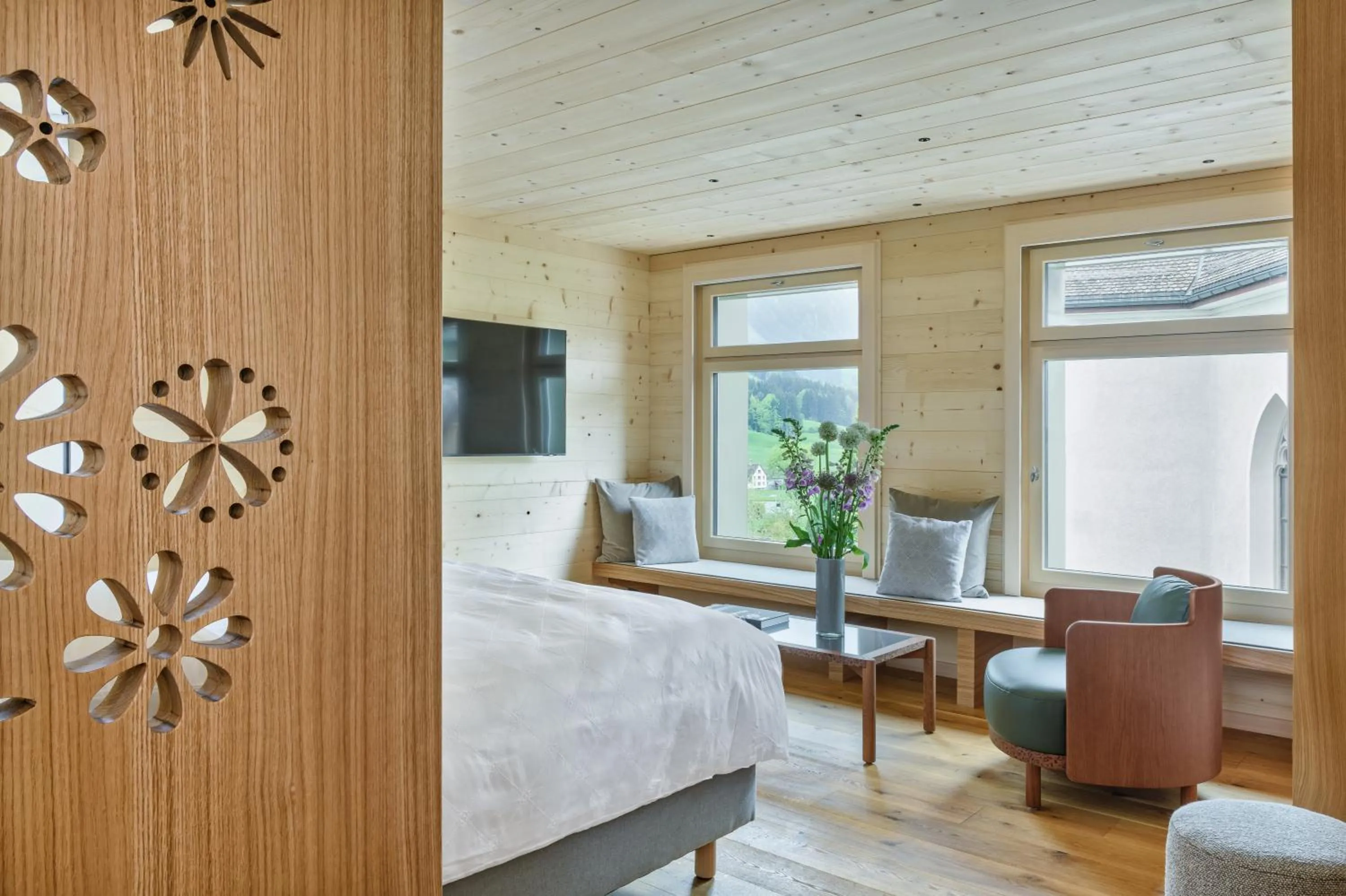 Photo of the whole room, Bed in Appenzeller Huus Löwen