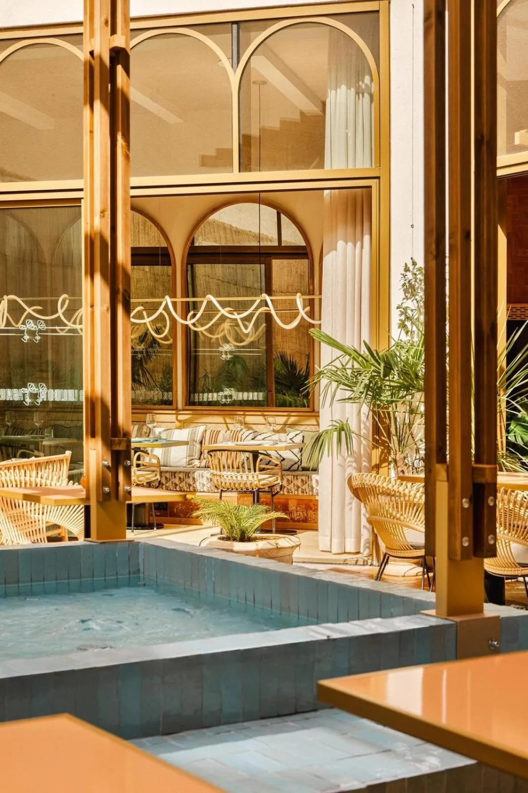 Patio in Bloom House Hôtel & SPA