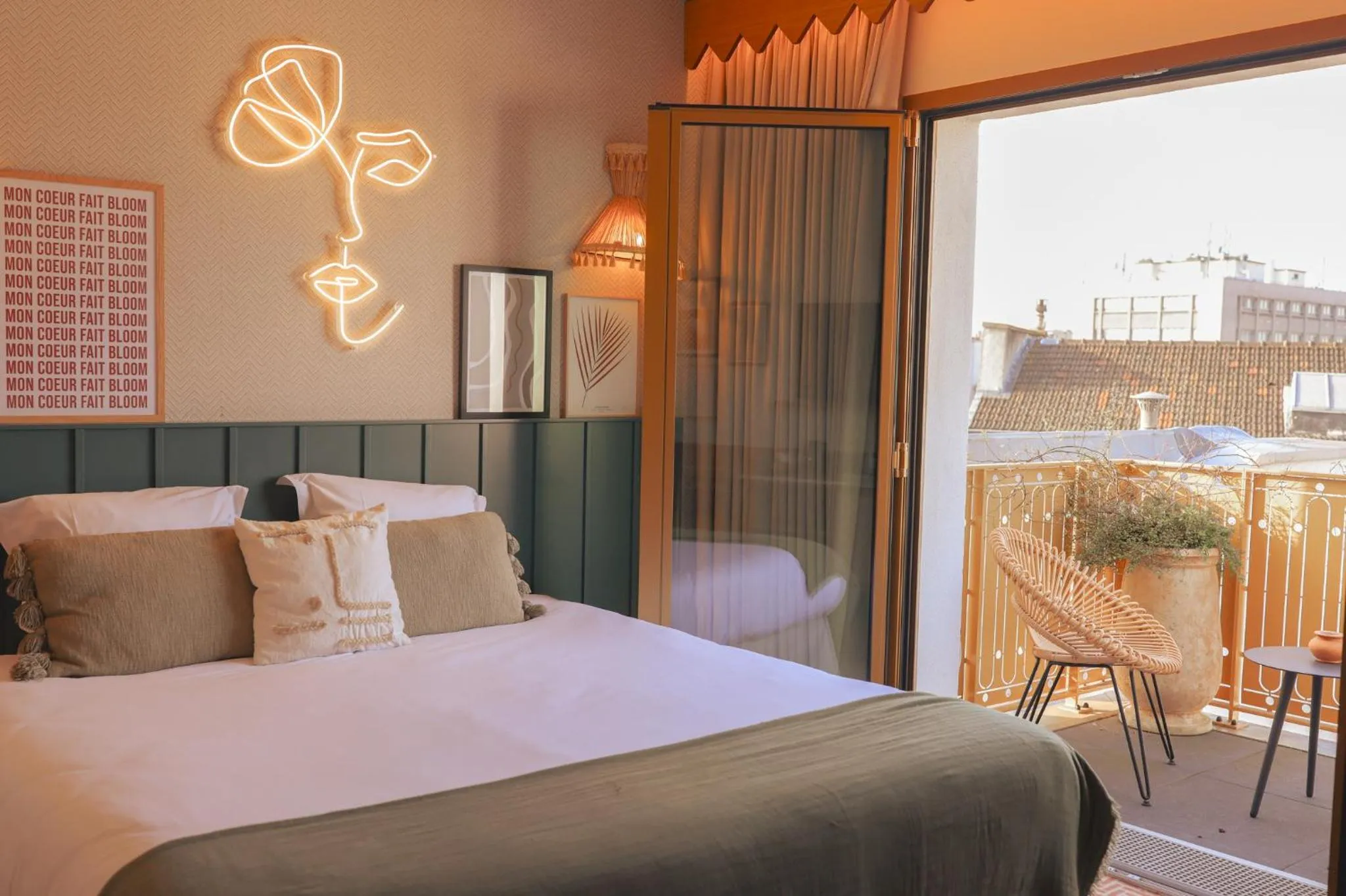 Bed in Bloom House Hôtel & SPA