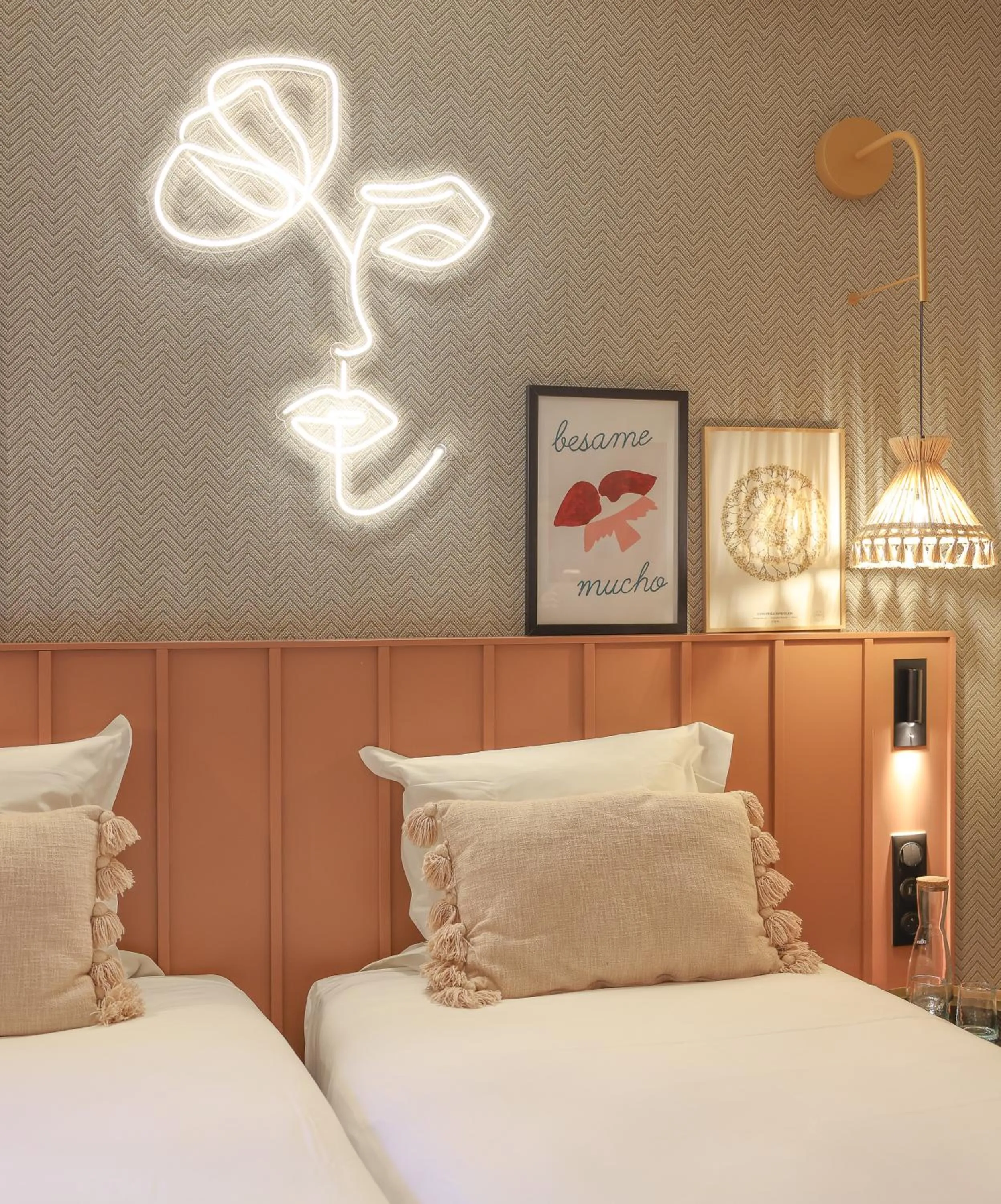 Bed in Bloom House Hôtel & SPA