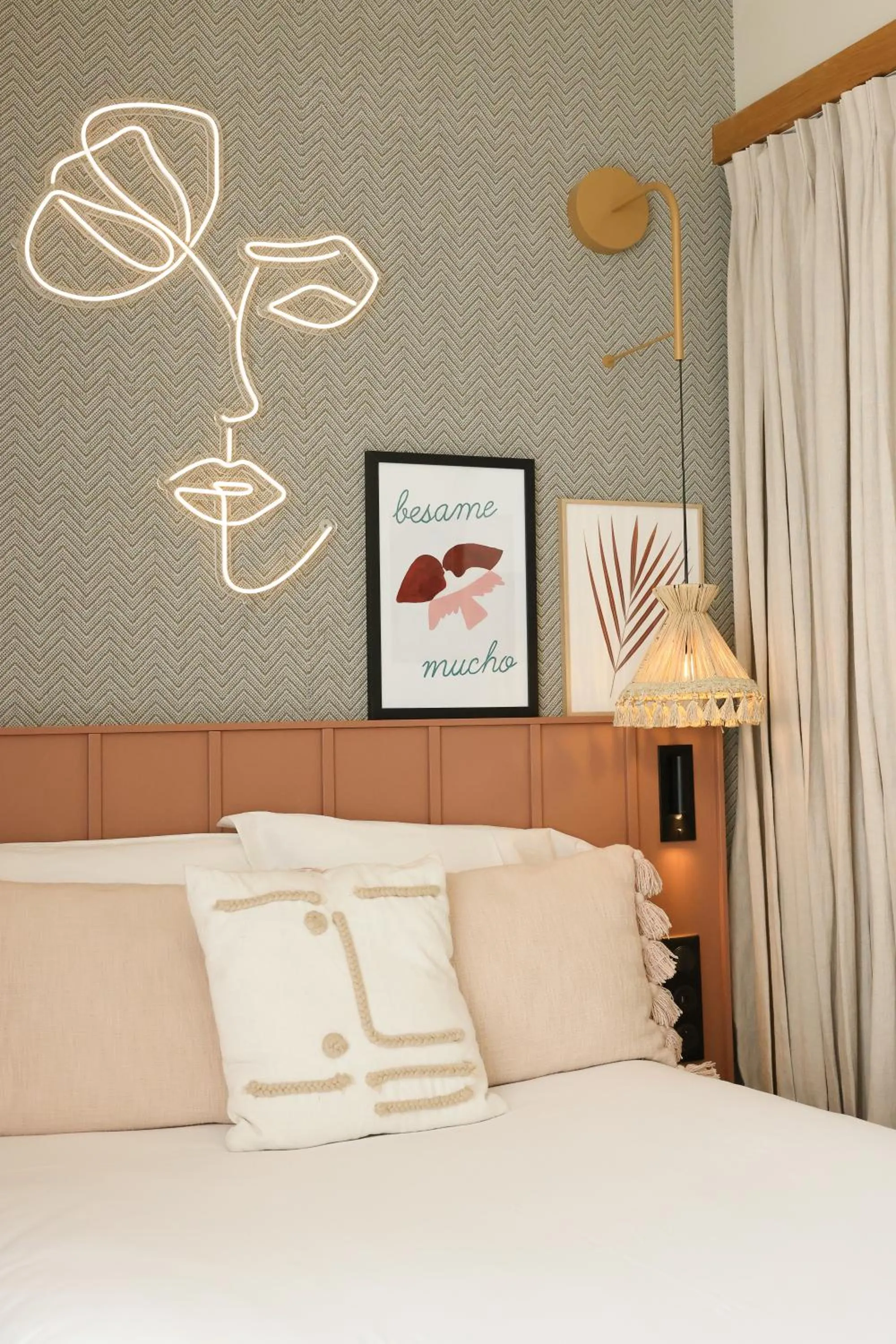 Bed in Bloom House Hôtel & SPA