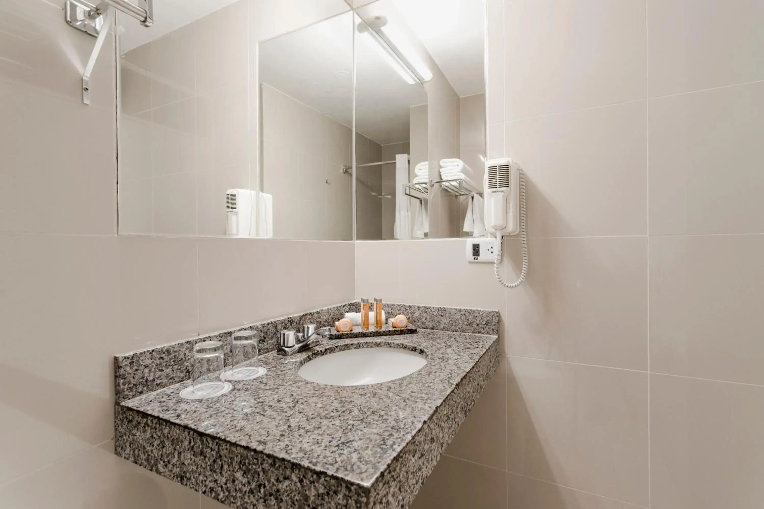 Standard Twin Room - single occupancy in Wyndham Costa del Sol Chiclayo Standard Twin Room - single occupancy in Wyndham Costa del Sol Chiclayo