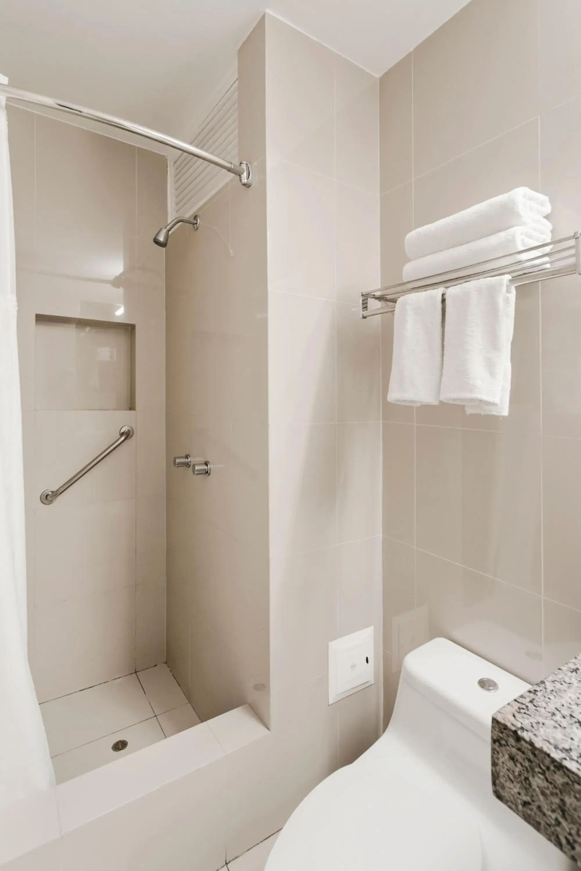 Standard Twin Room - single occupancy in Wyndham Costa del Sol Chiclayo Standard Twin Room - single occupancy in Wyndham Costa del Sol Chiclayo