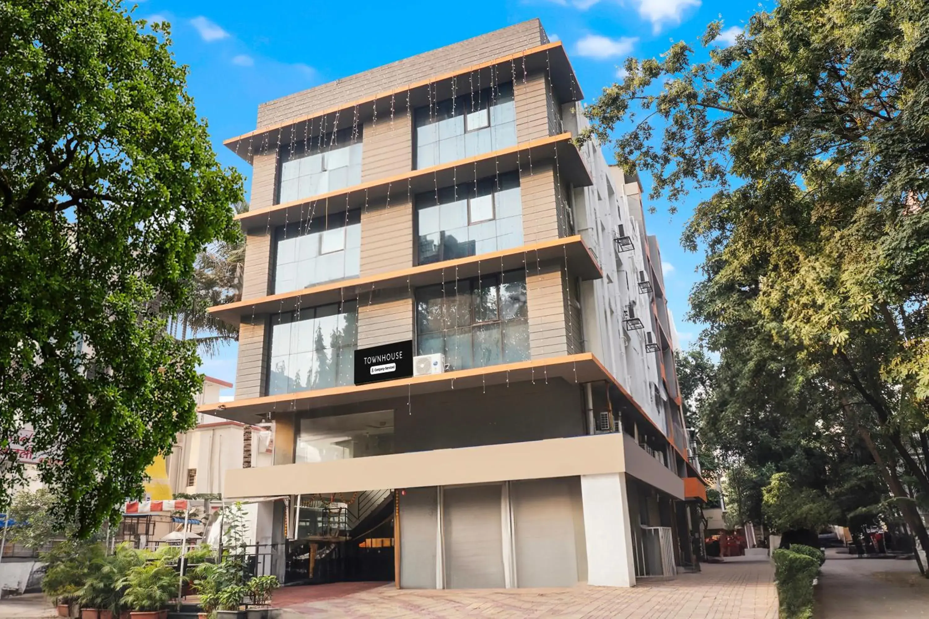 Facade/entrance in Super Townhouse Hadapsar formerly Savali Inn Facade/entrance in Super Townhouse Hadapsar formerly Savali Inn