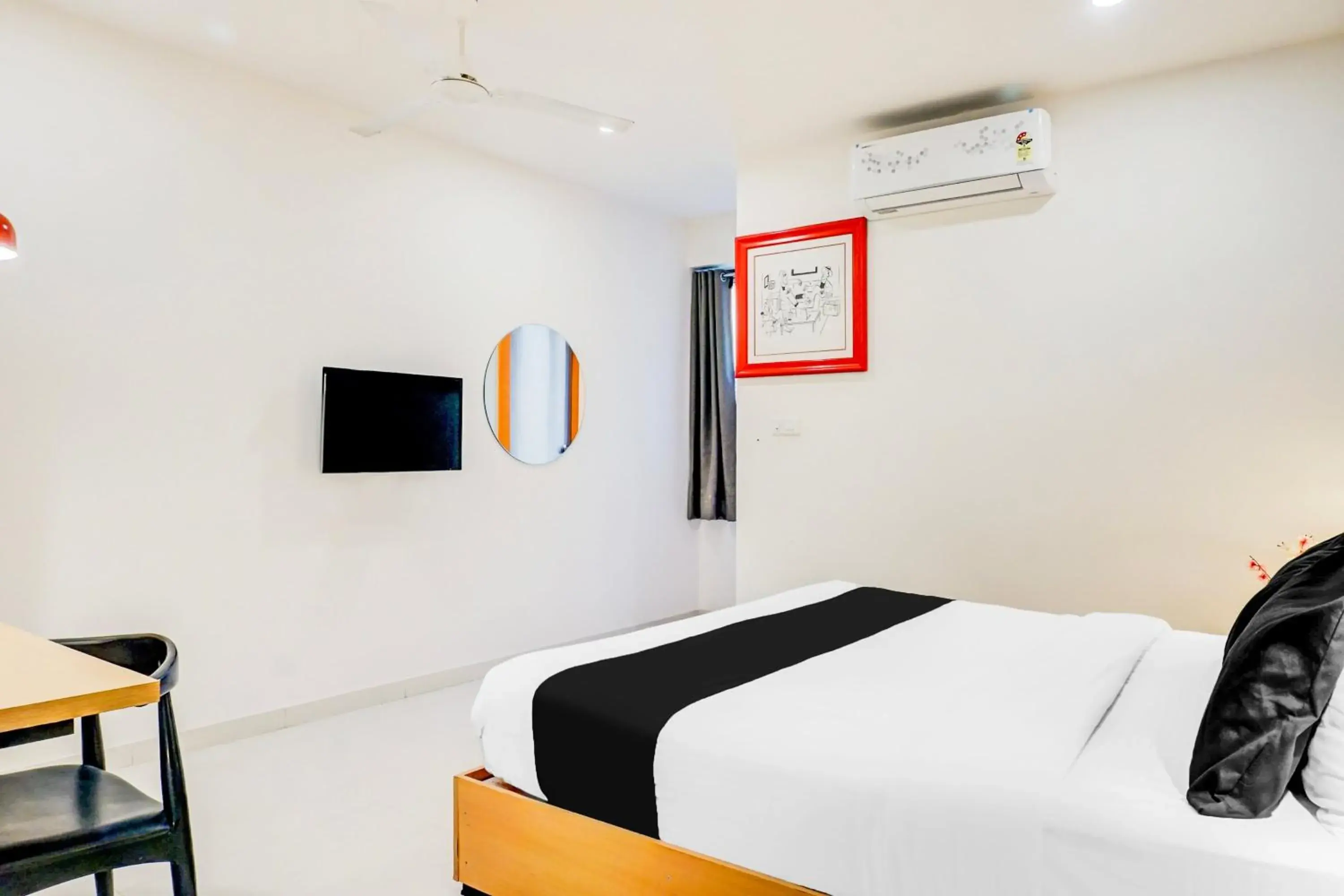 Bedroom, Bed in Super Townhouse Hadapsar formerly Savali Inn Bedroom, Bed in Super Townhouse Hadapsar formerly Savali Inn