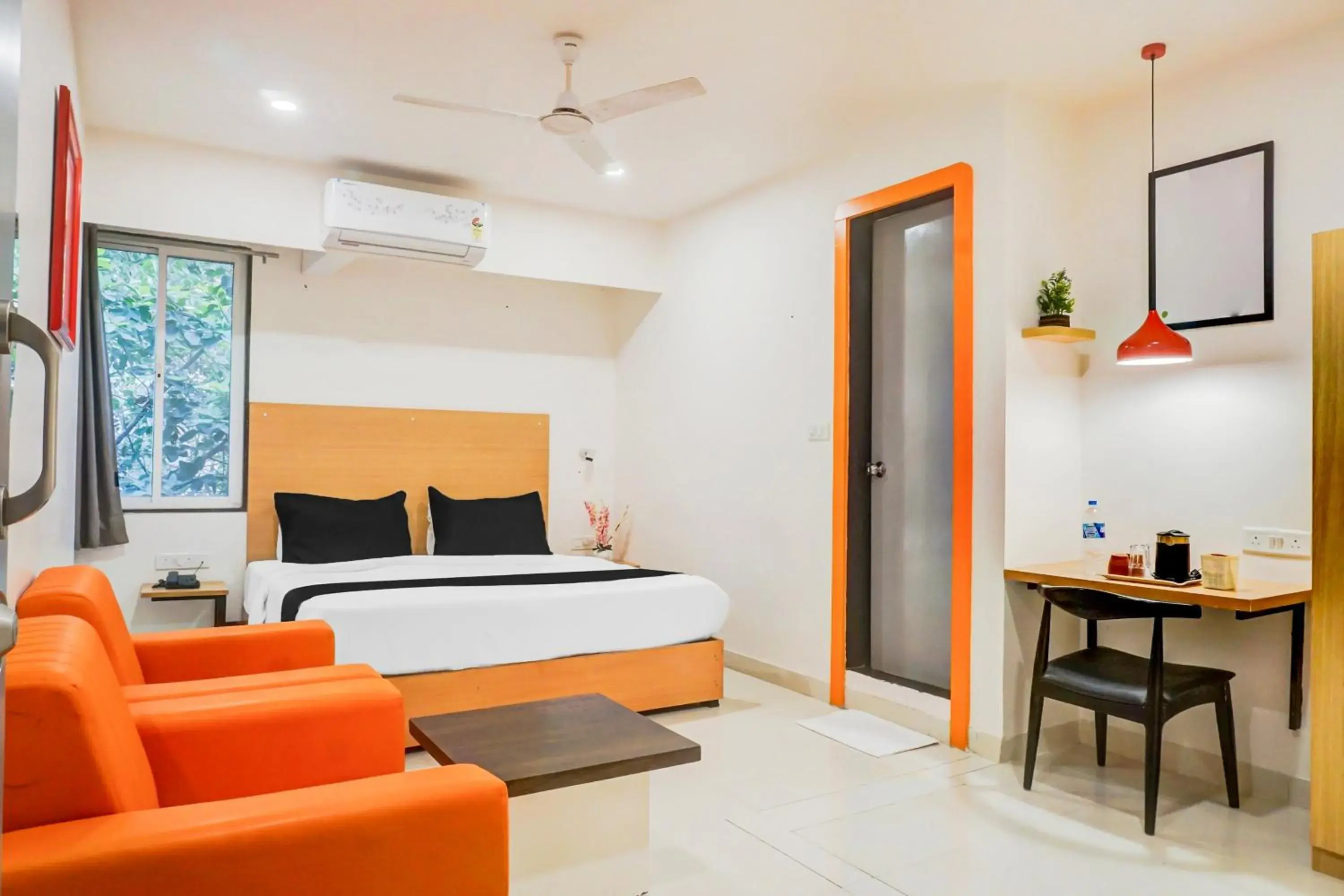 Bedroom, Bed in Super Townhouse Hadapsar formerly Savali Inn Bedroom, Bed in Super Townhouse Hadapsar formerly Savali Inn