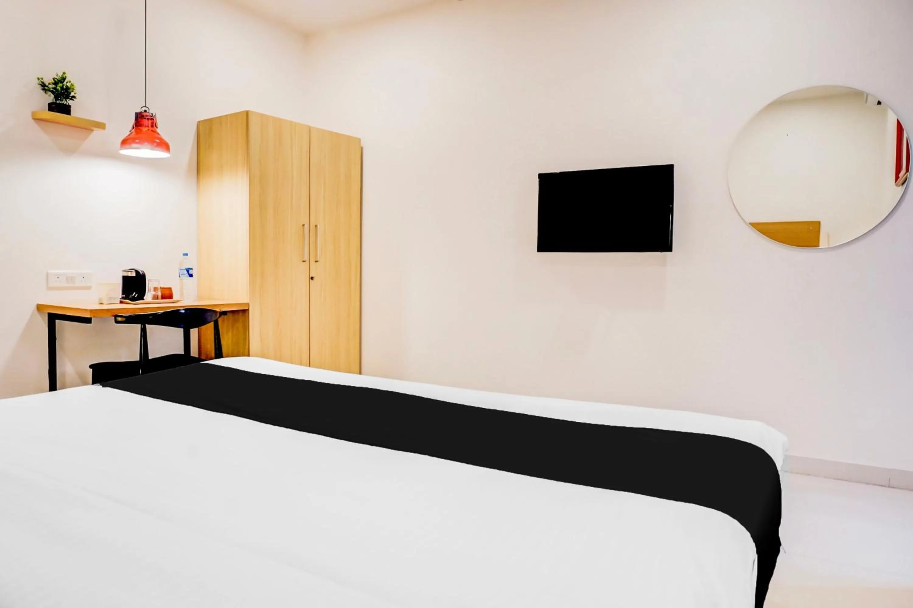 Bedroom, Bed in Super Townhouse Hadapsar formerly Savali Inn