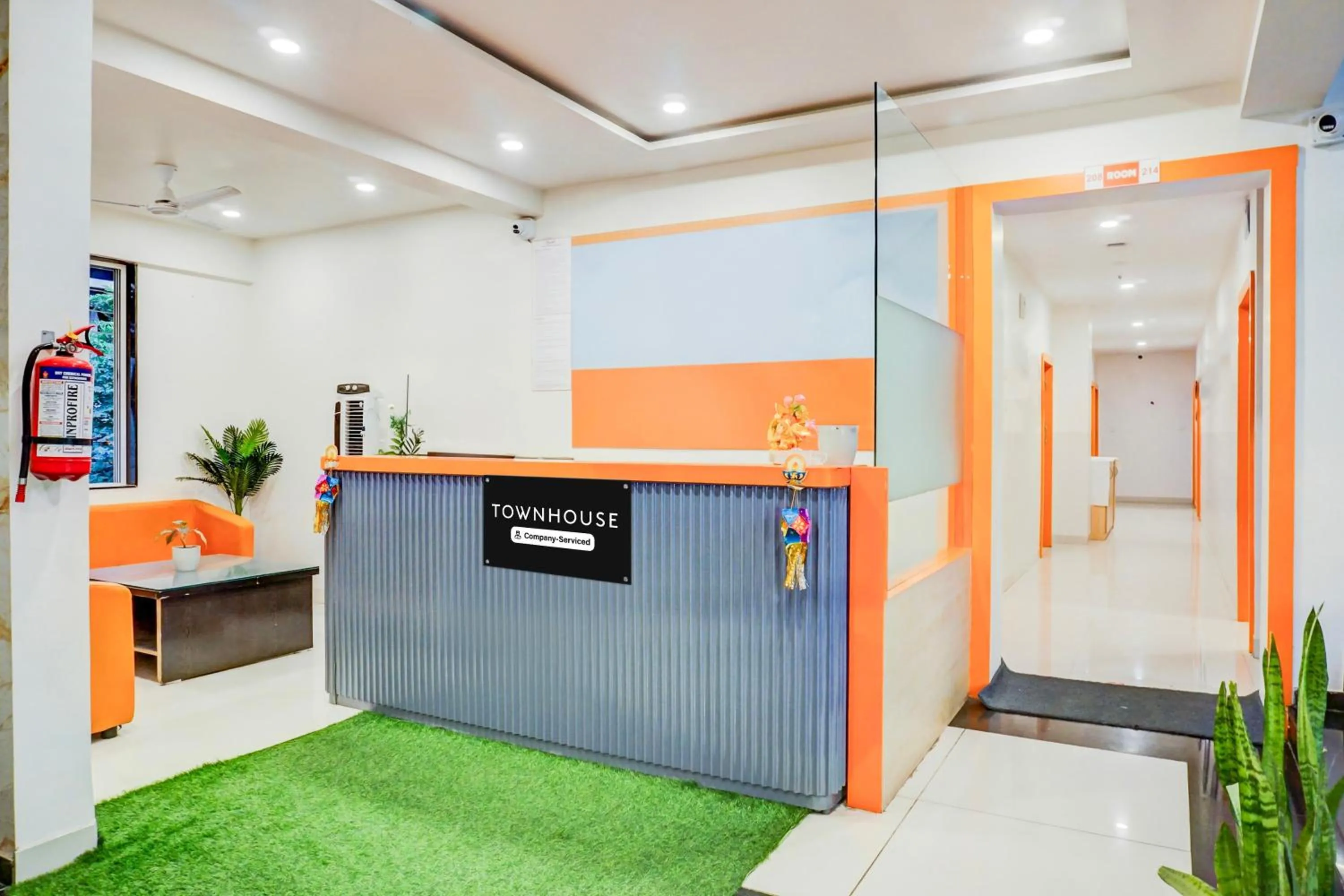 Lobby or reception in Super Townhouse Hadapsar formerly Savali Inn