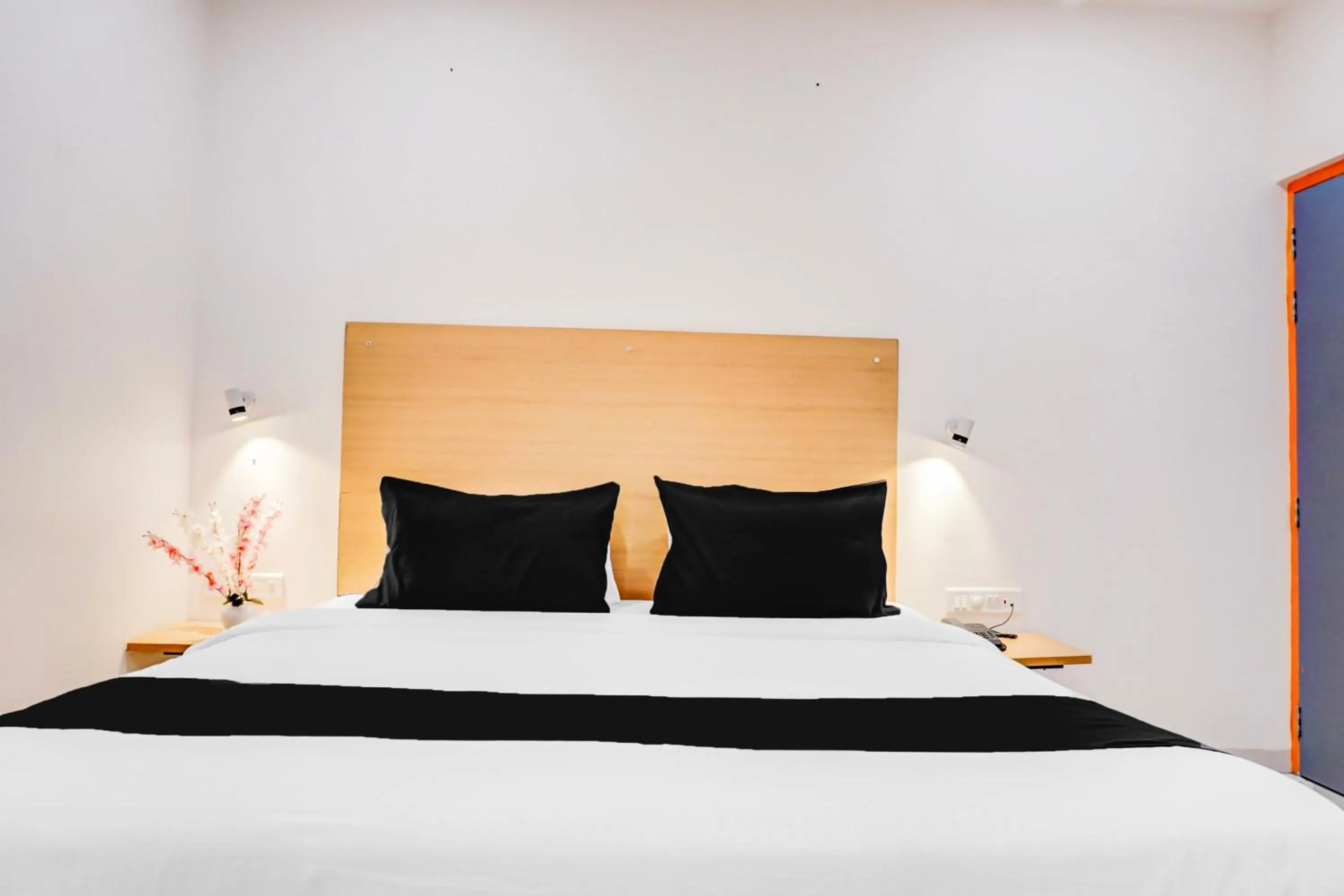 Bedroom, Bed in Super Townhouse Hadapsar formerly Savali Inn