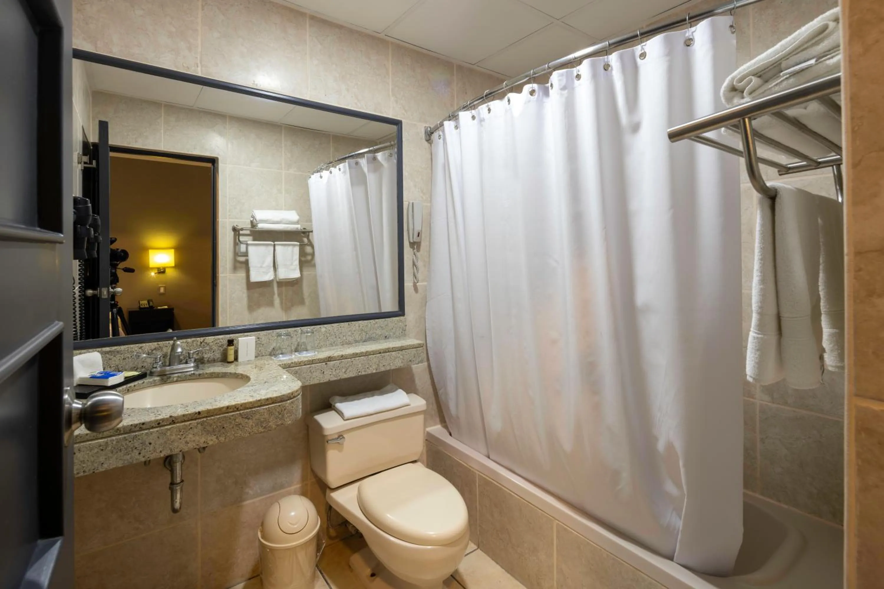 Bathroom in Wyndham Costa del Sol Cajamarca