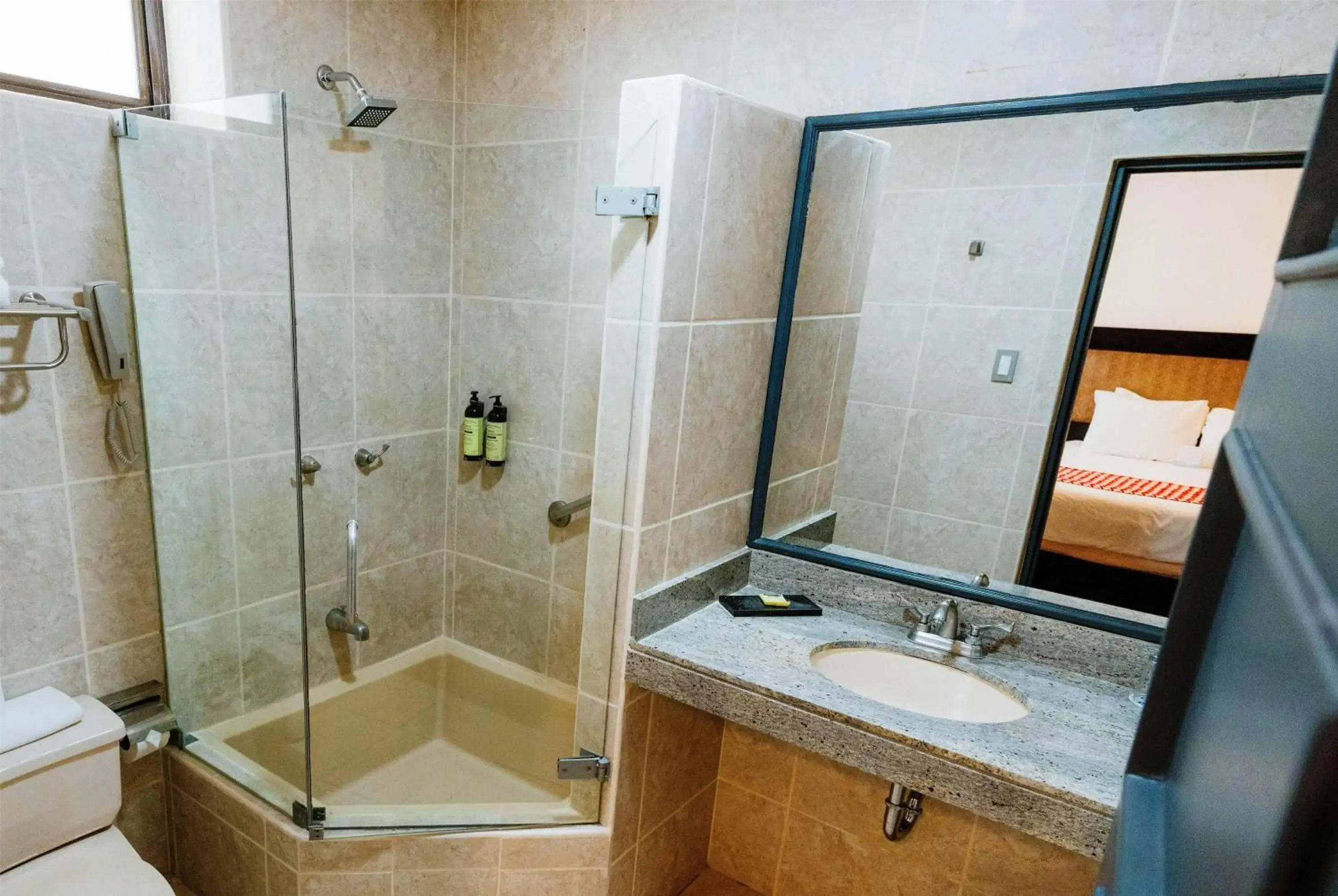 Bathroom in Wyndham Costa del Sol Cajamarca Bathroom in Wyndham Costa del Sol Cajamarca