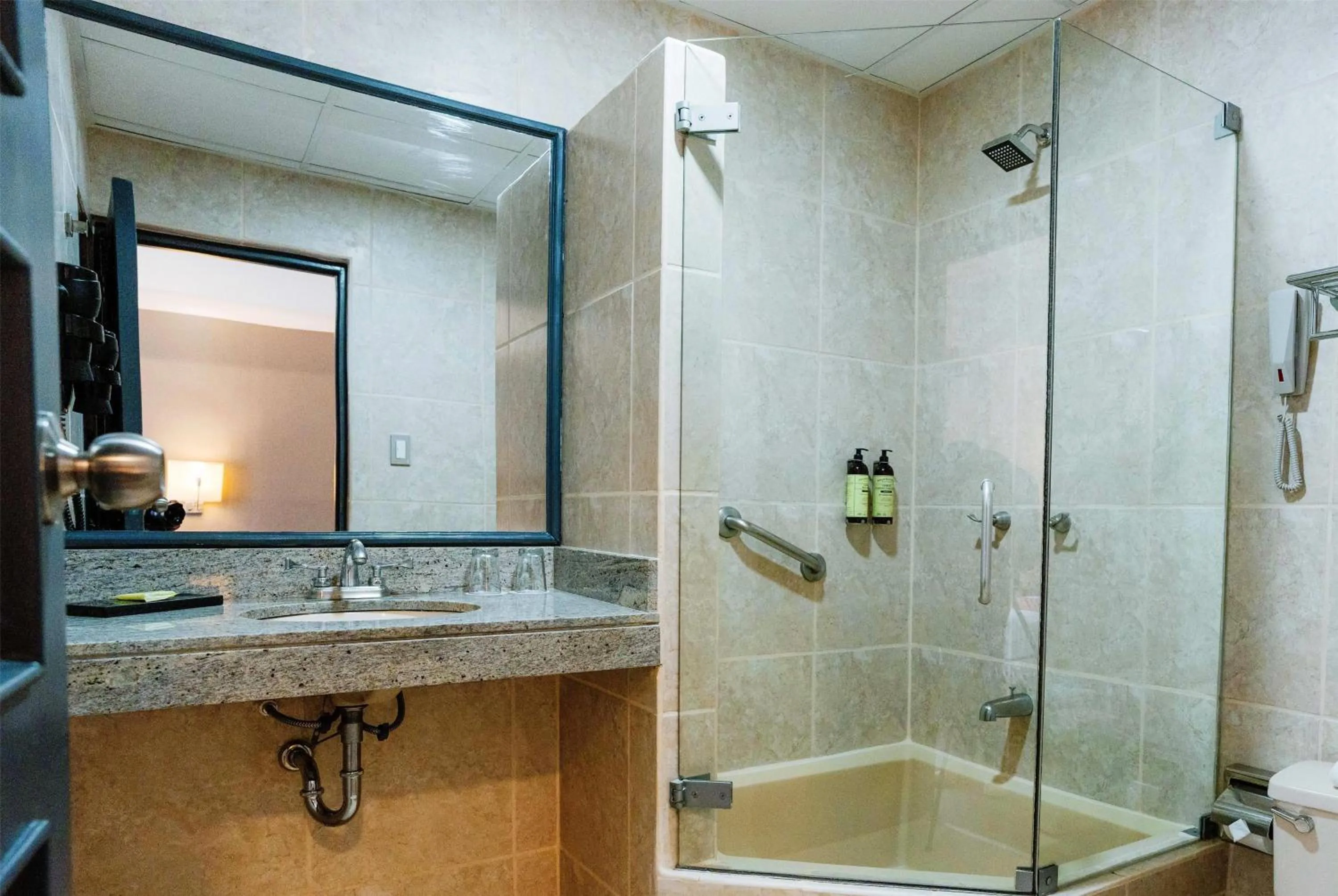 Bathroom in Wyndham Costa del Sol Cajamarca