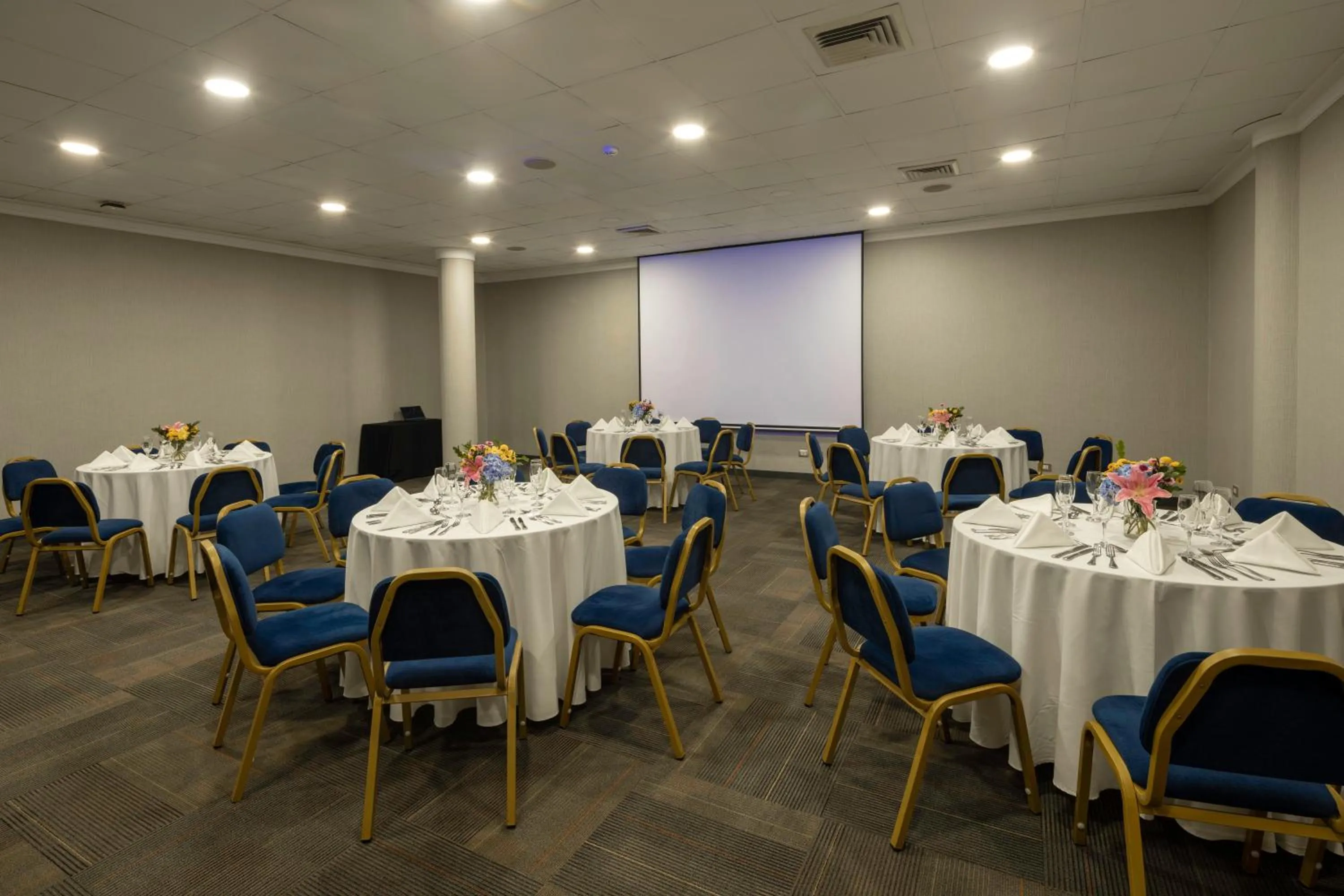 Communal lounge/ TV room in Wyndham Costa del Sol Cajamarca