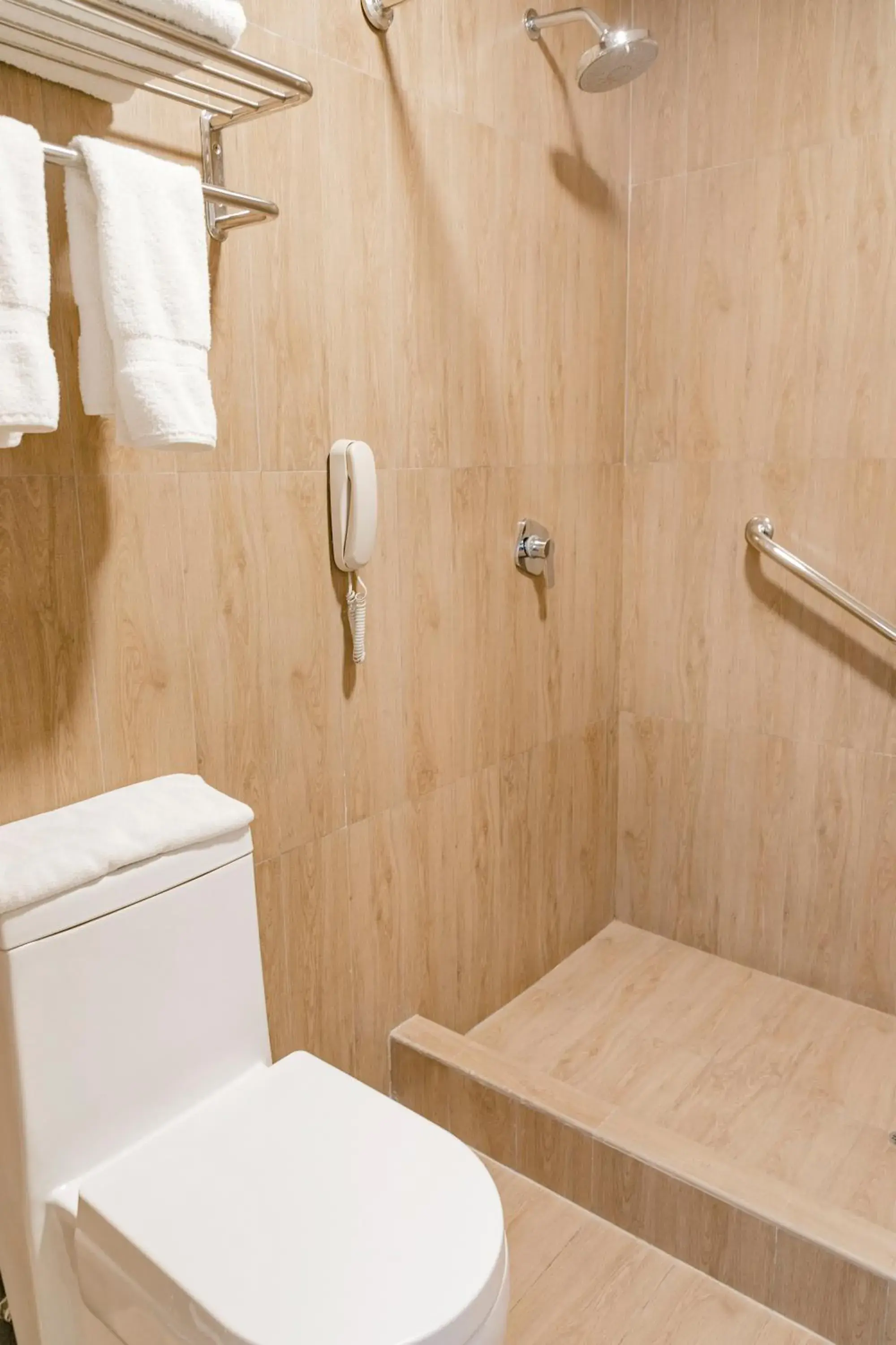 Bathroom in Wyndham Costa del Sol Tumbes Bathroom in Wyndham Costa del Sol Tumbes