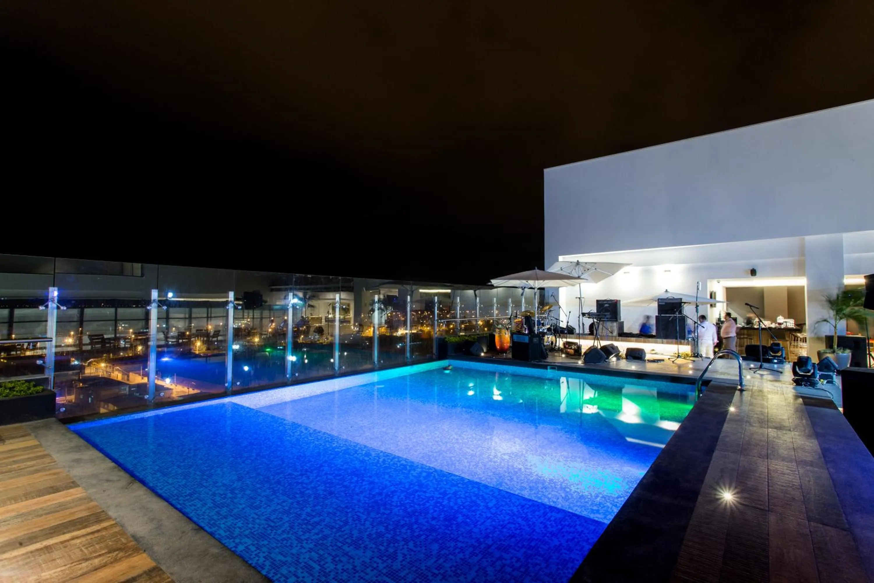 Swimming pool in Wyndham Costa del Sol Tumbes