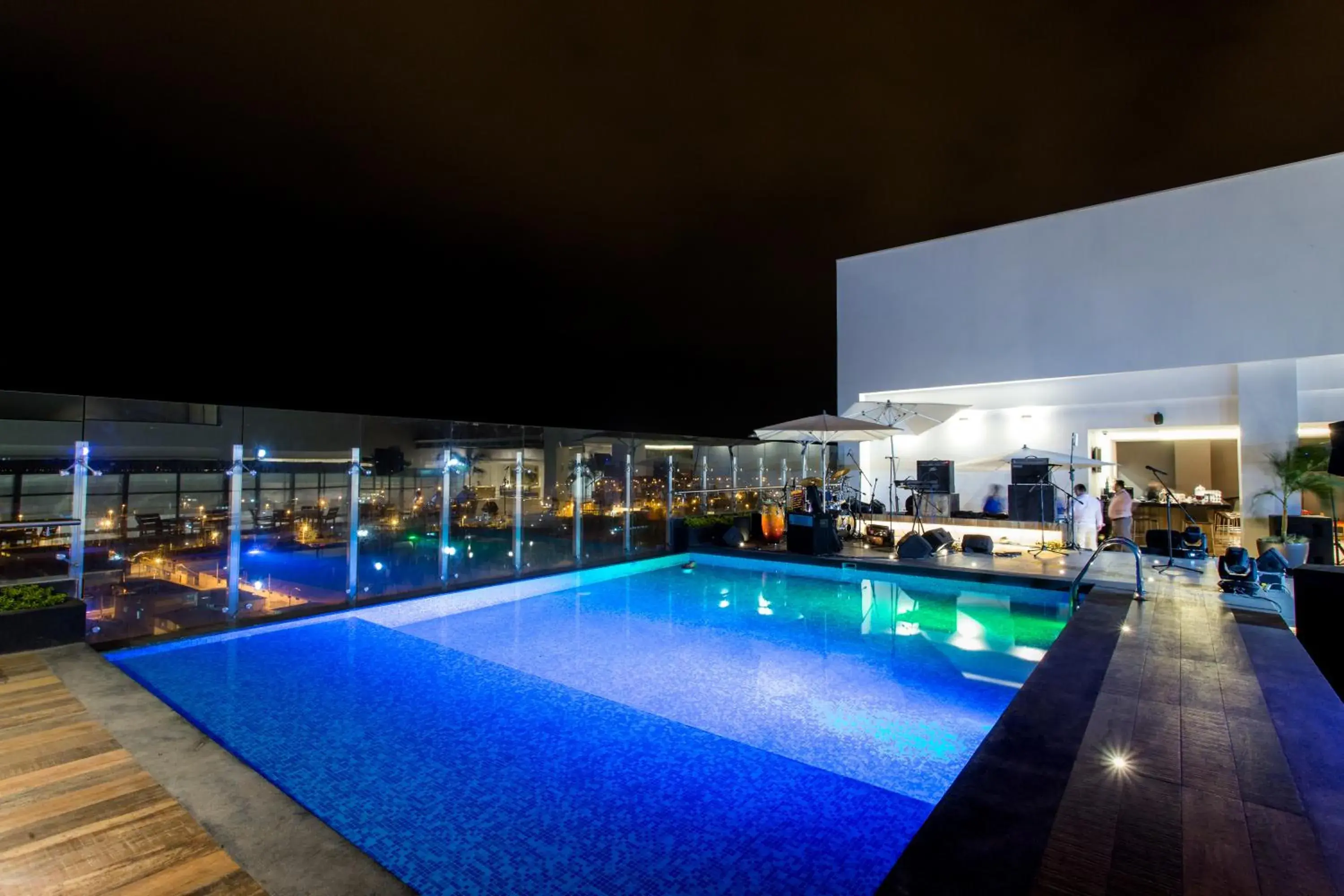 Swimming pool in Wyndham Costa del Sol Tumbes Swimming pool in Wyndham Costa del Sol Tumbes