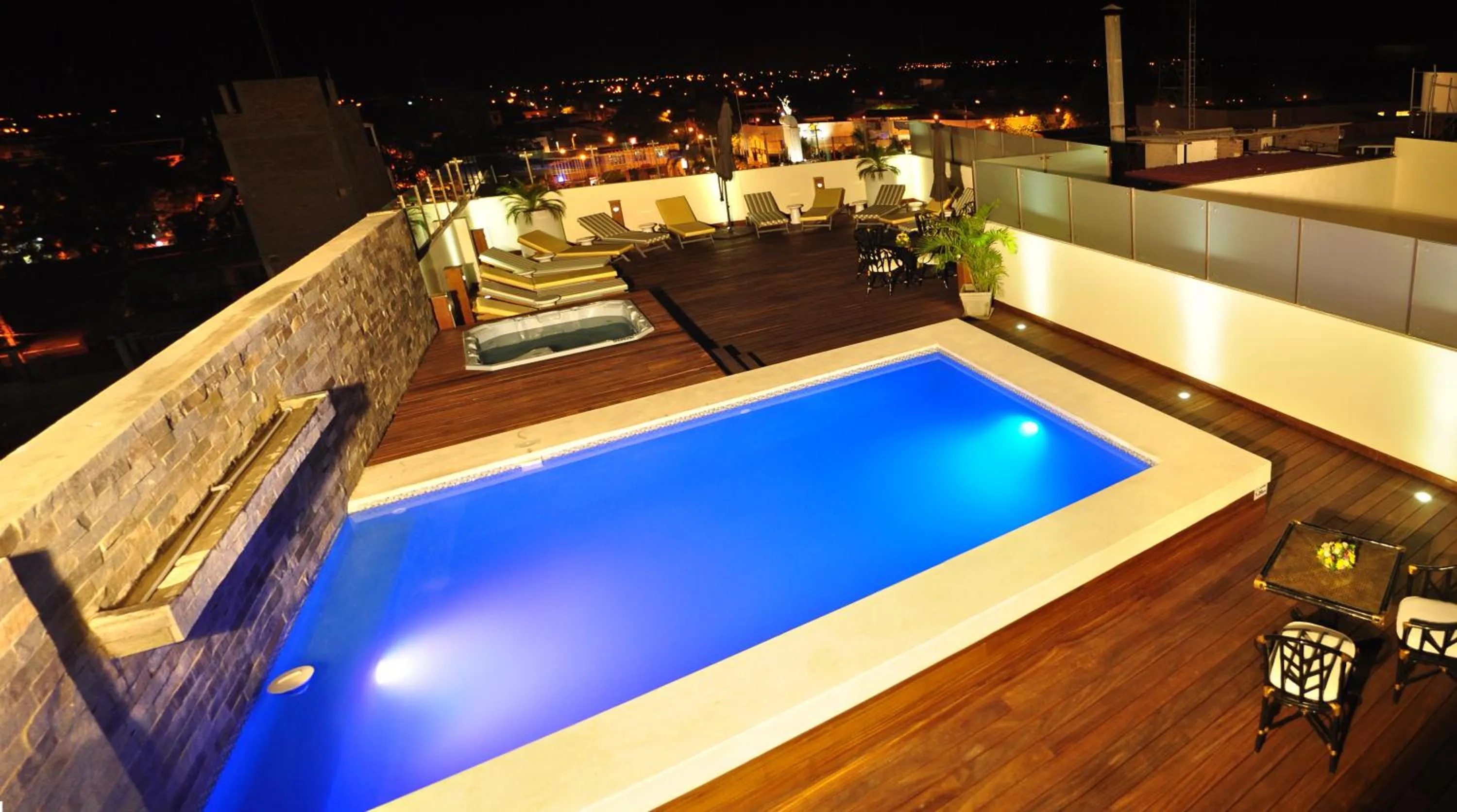 Swimming pool in Wyndham Costa del Sol Piura