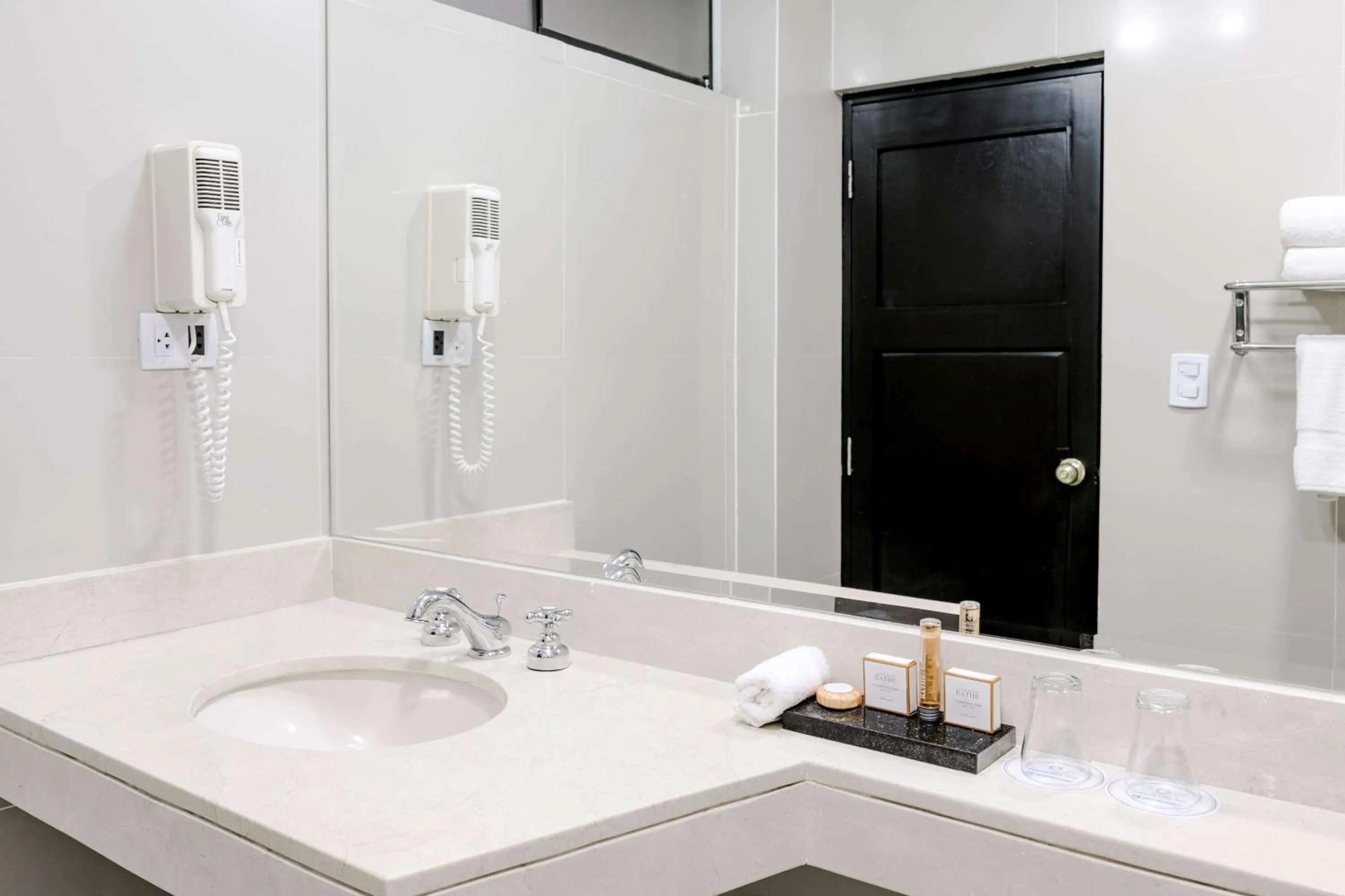 Bathroom in Wyndham Costa del Sol Piura