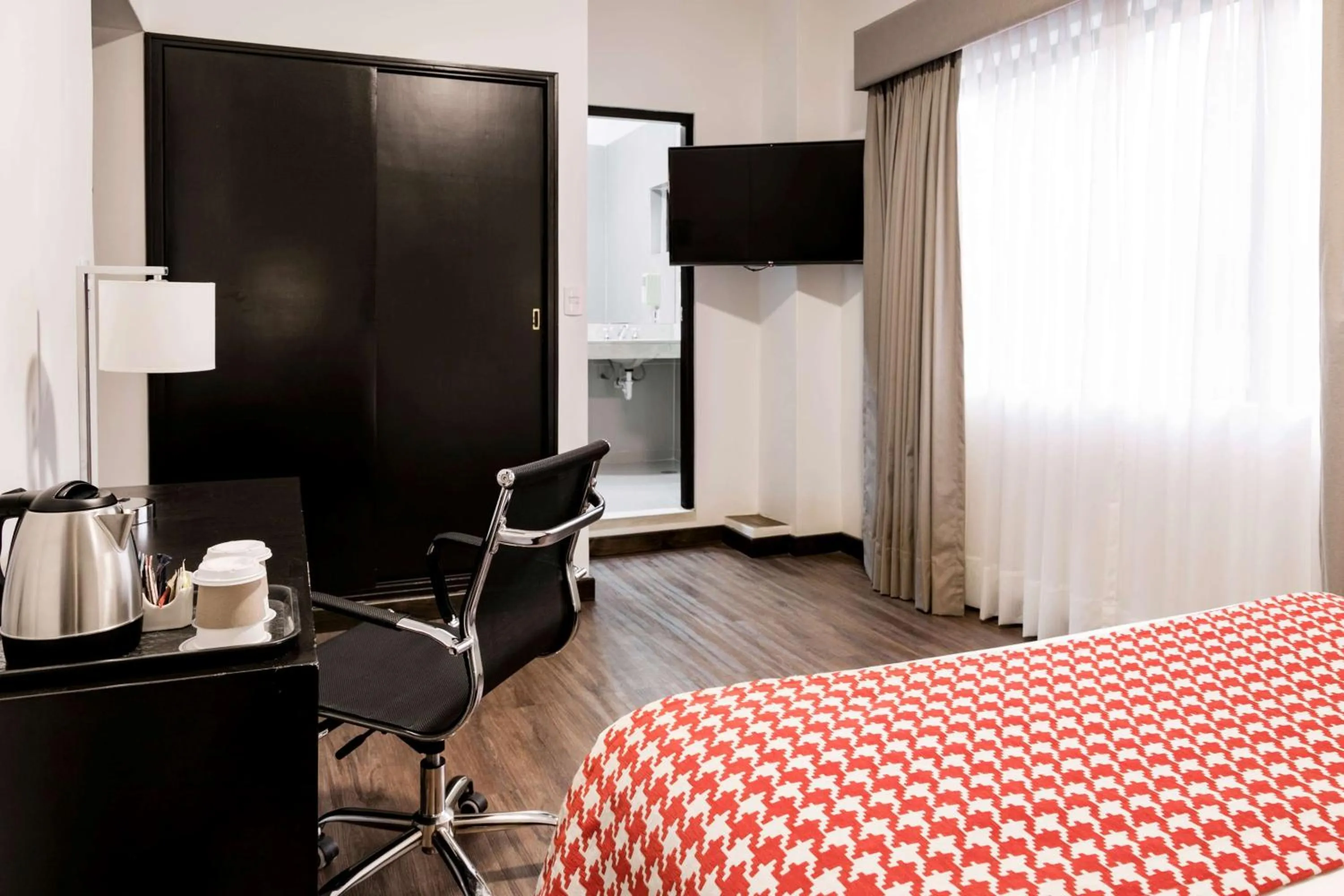 Photo of the whole room, Bed in Wyndham Costa del Sol Piura