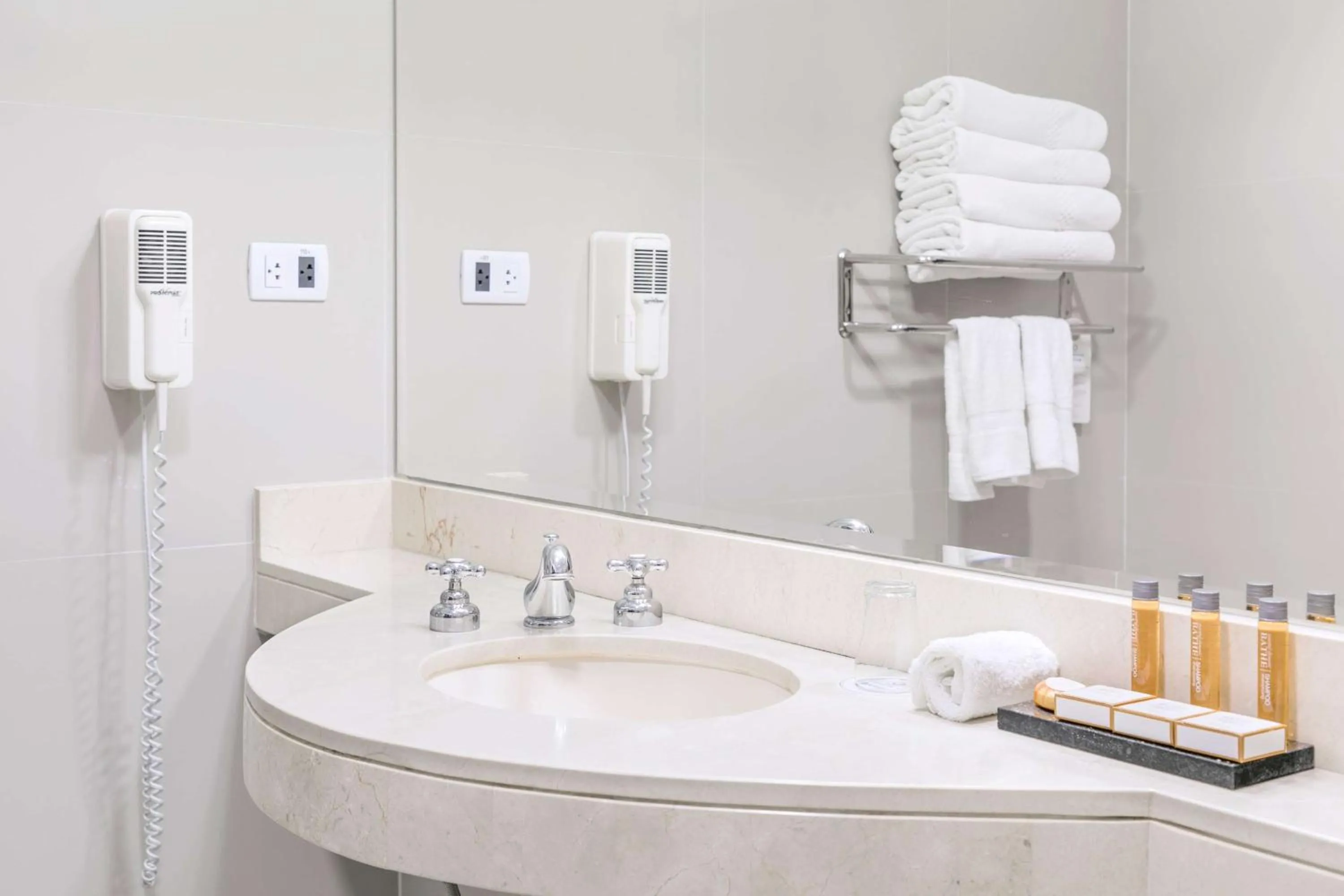 Bathroom in Wyndham Costa del Sol Piura