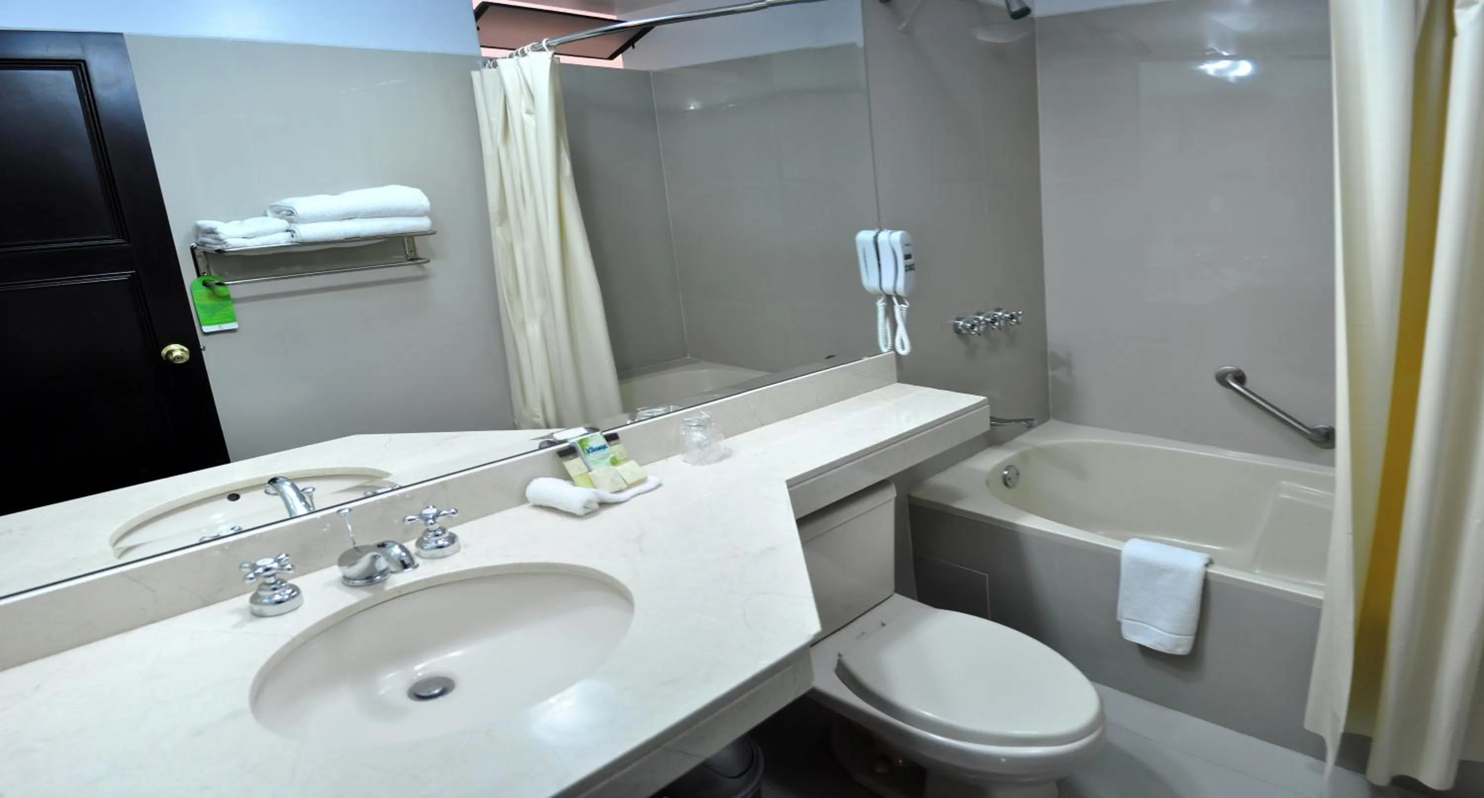 Bathroom in Wyndham Costa del Sol Piura