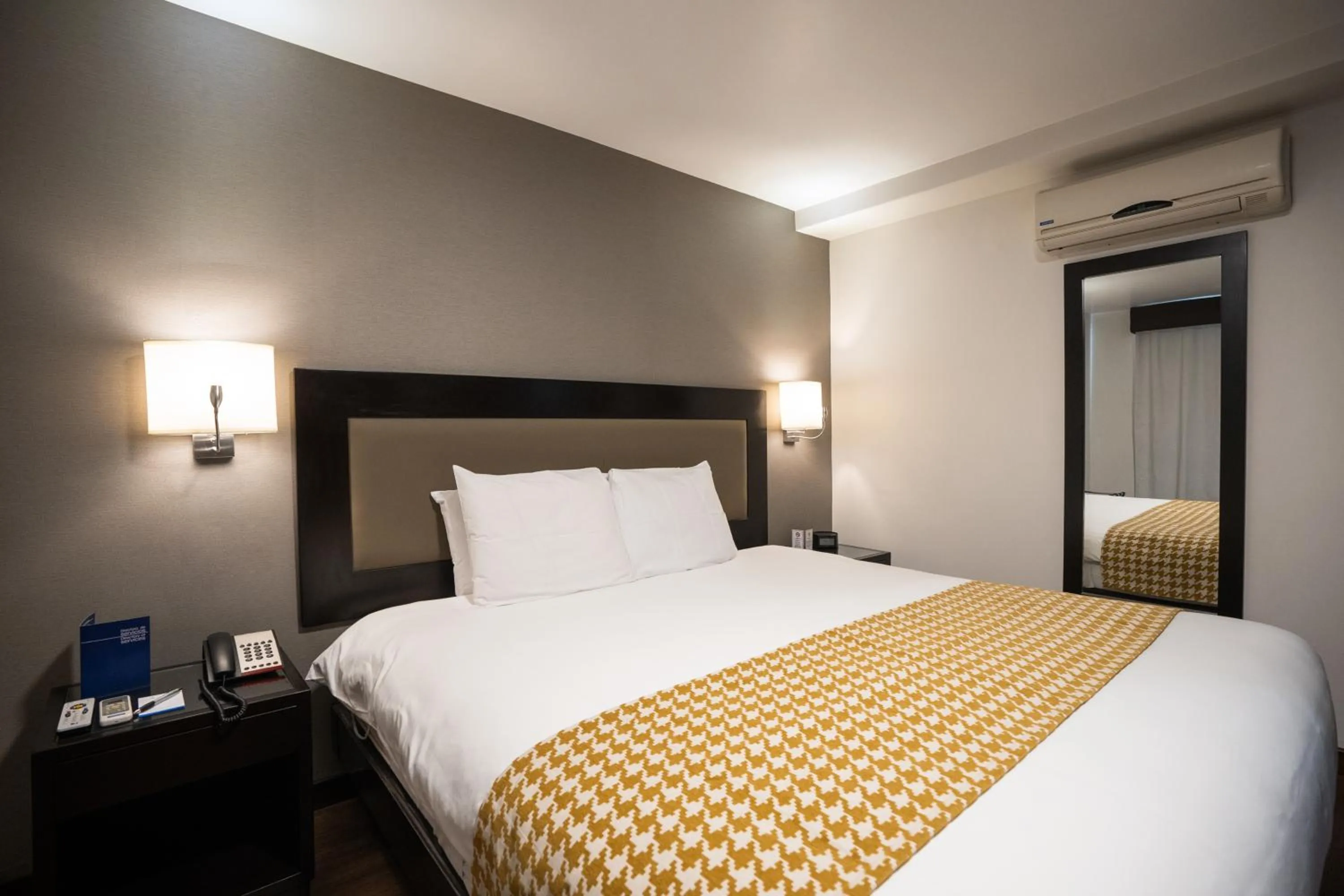 Decorative detail, Bed in Wyndham Costa del Sol Piura