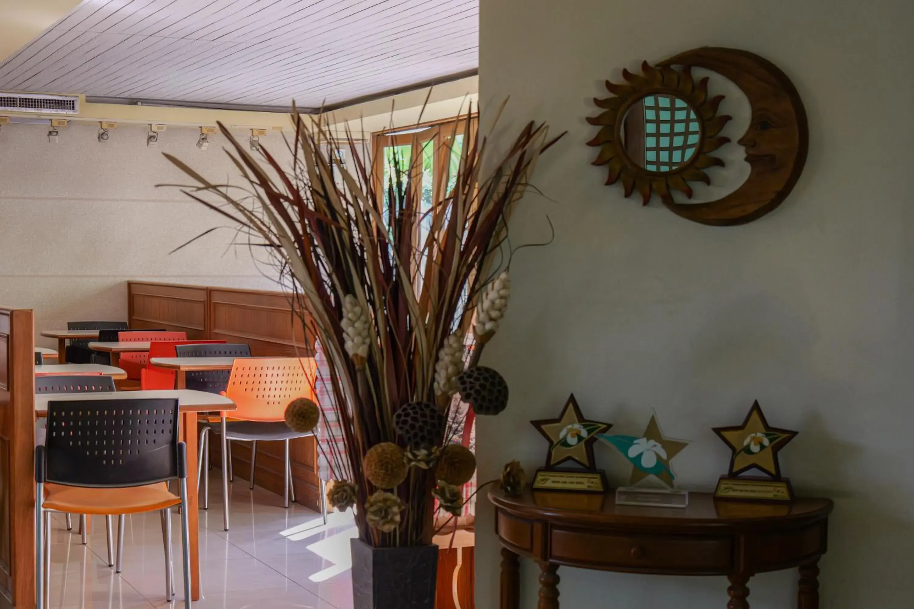 Restaurant/places to eat in โรงแรมมูนแอนด์ซัน Moon and Sun Hotel Restaurant/places to eat in โรงแรมมูนแอนด์ซัน Moon and Sun Hotel